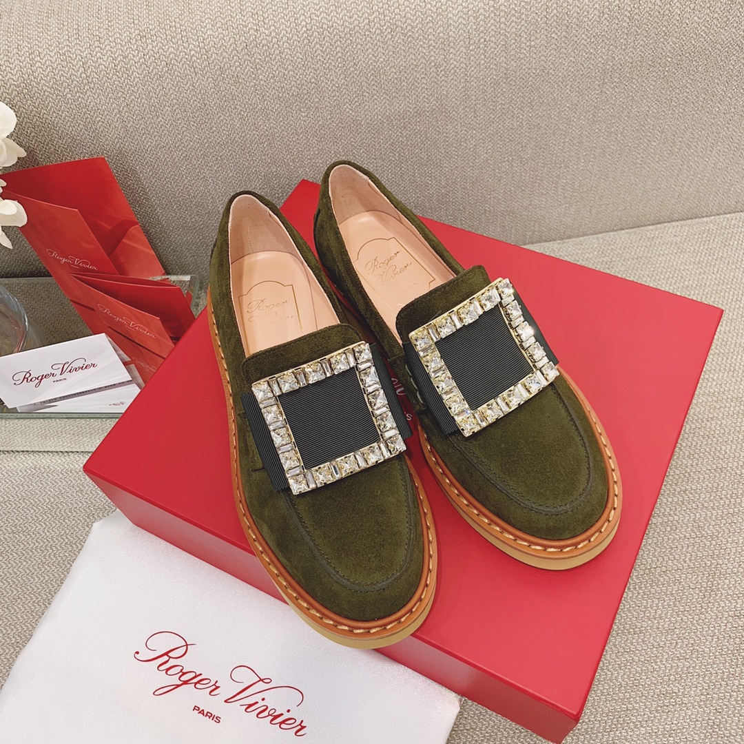 Roger Vivier 최고 버전 로퍼 스웨이드/에나멜 원공장 EVA 천연가죽 테두리 질감의 정점