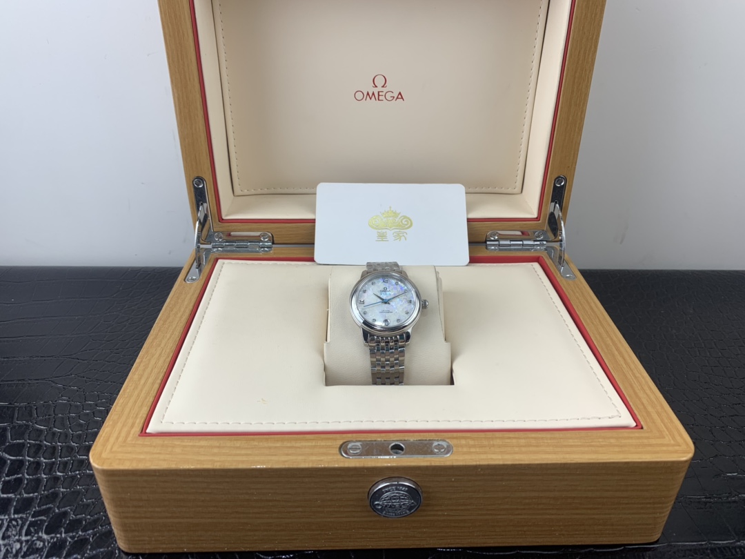 Omega 皇家 欧米茄蝶飞系列熊型贝壳表盘女表