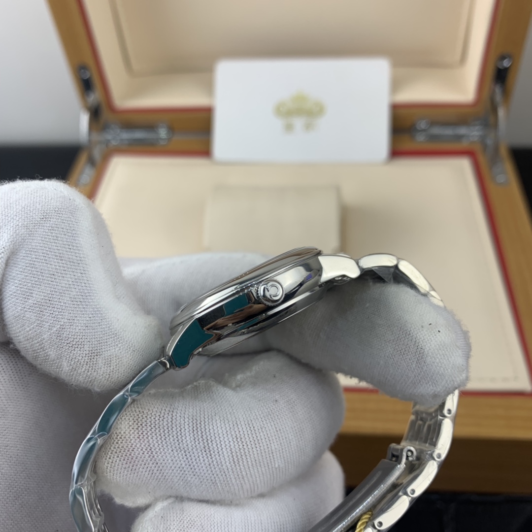 Omega 皇家 欧米茄蝶飞系列熊型贝壳表盘女表
