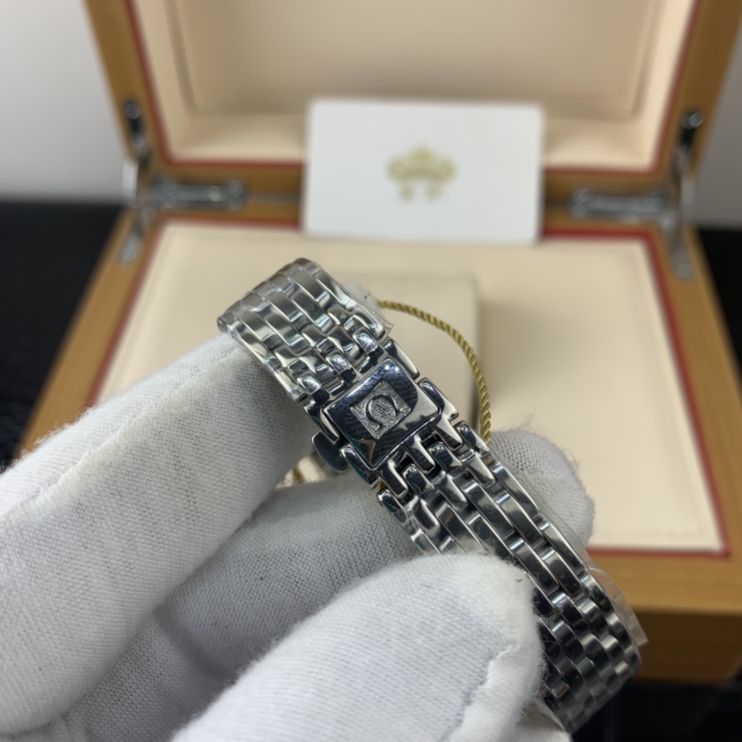 Omega 皇家 欧米茄蝶飞系列熊型贝壳表盘女表