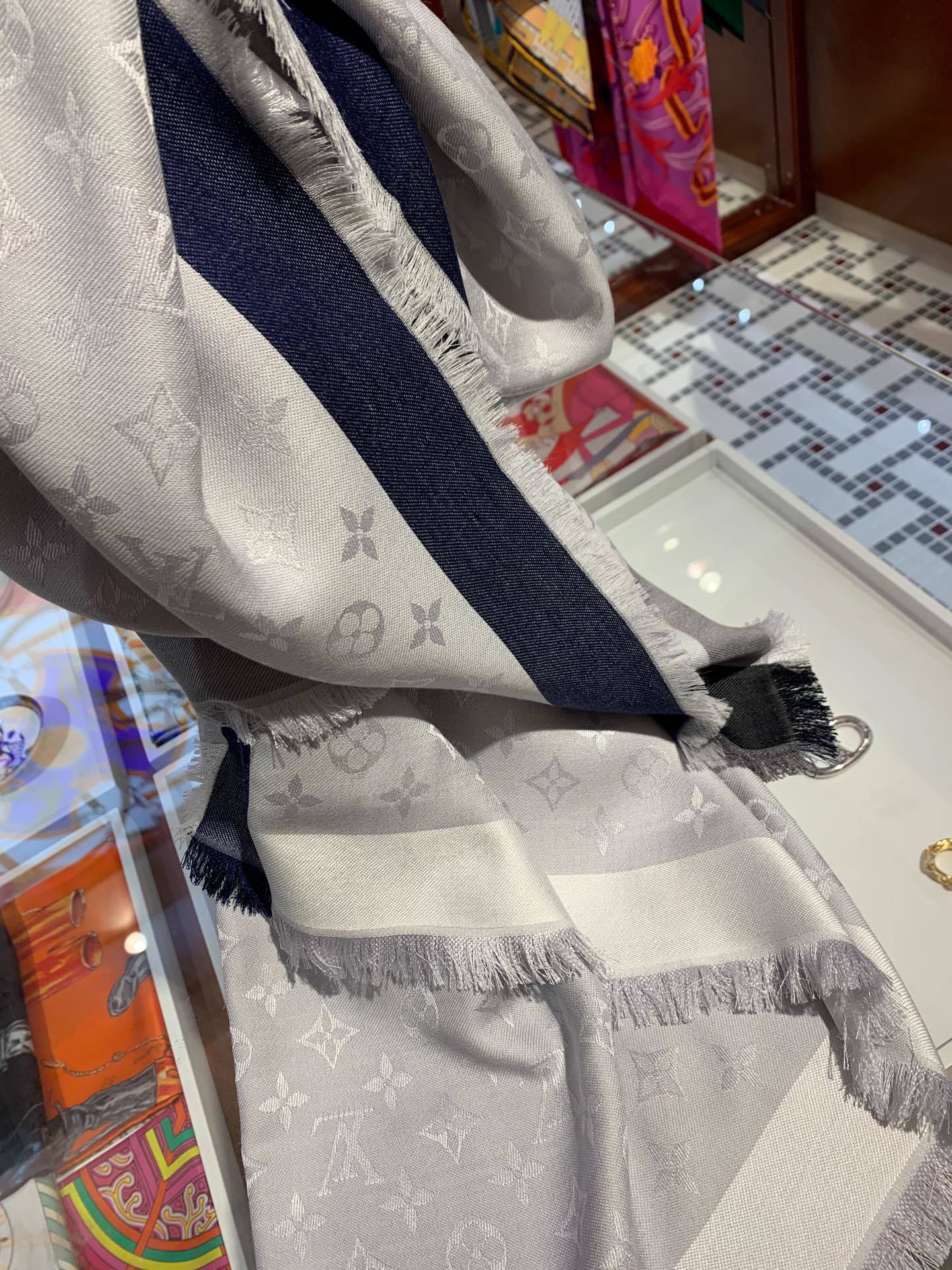 强烈推荐!!最好LV官方新色!!王牌