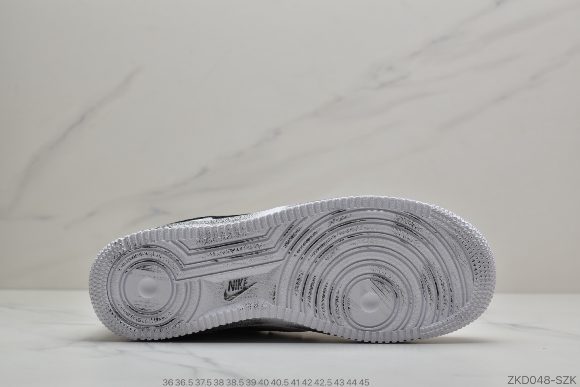 270 G-Dragon权志龙个人品牌PEACEMINUSONE x Nike Air Force 1”Para-noise” 雏菊 DD3223-100