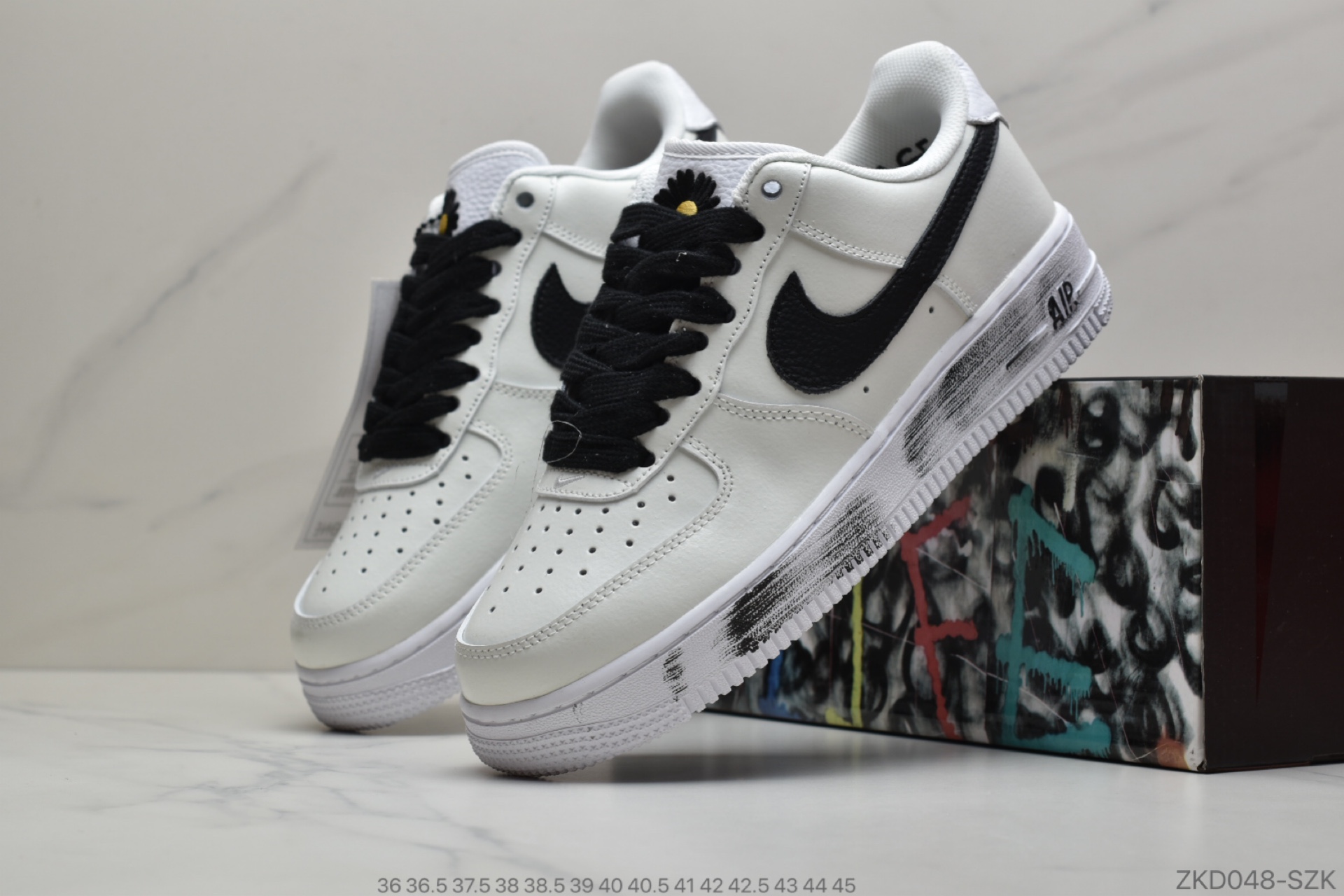 270 G-Dragon权志龙个人品牌PEACEMINUSONE x Nike Air Force 1”Para-noise” 雏菊 DD3223-100