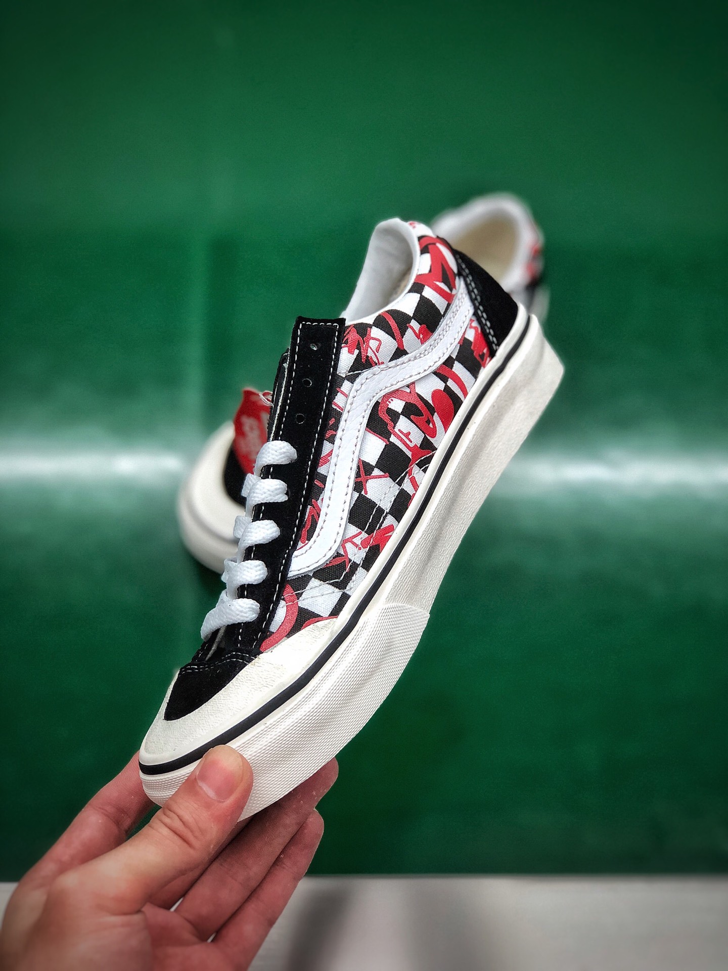 150 Vans Crew Style 36 黑红涂鸦棋盘格印花半月半头