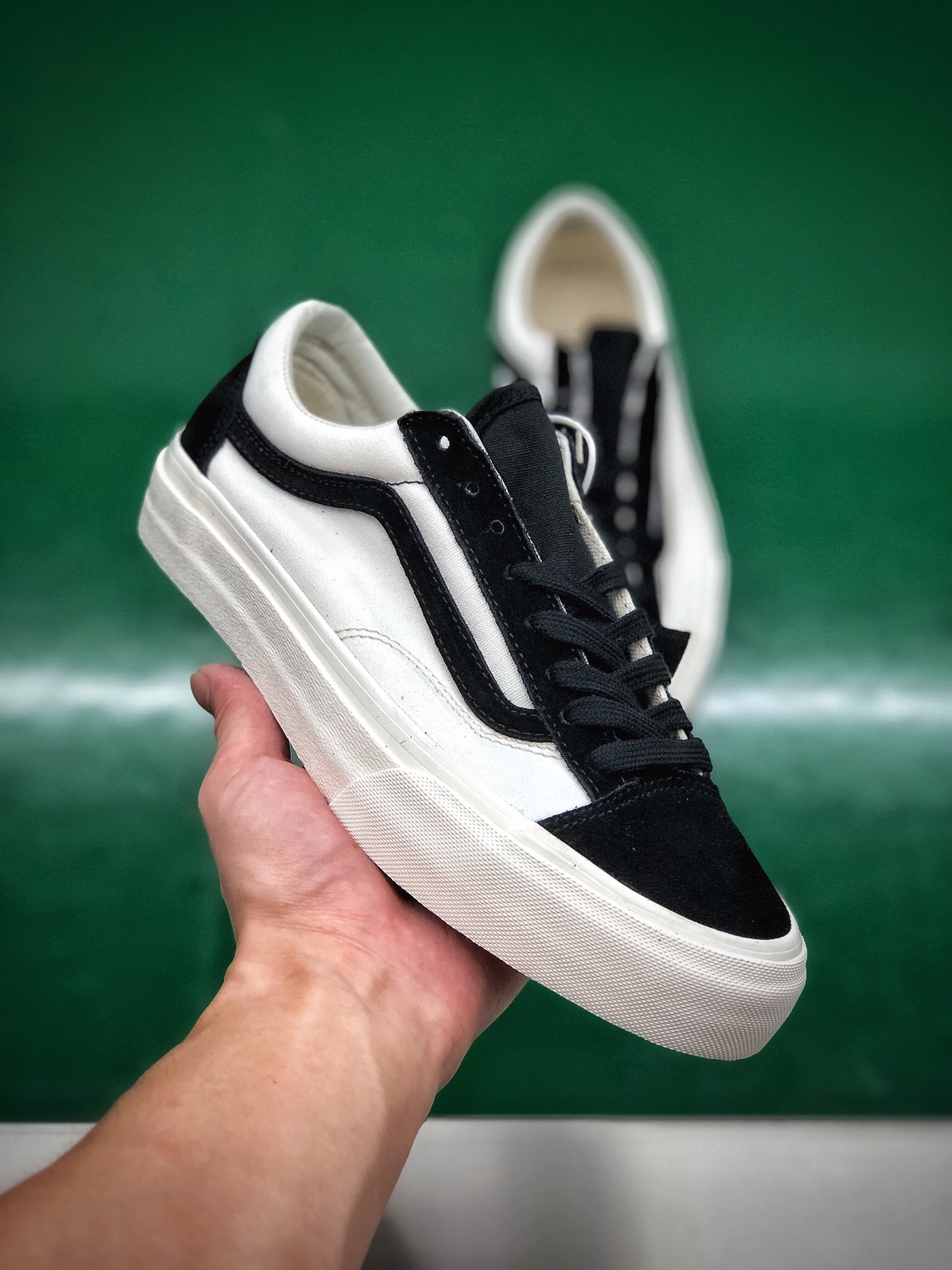 150  新款出货：Vans Style 36鞋带同色系列情侣板鞋 红白、黑白VN0A3DZ3VY1
