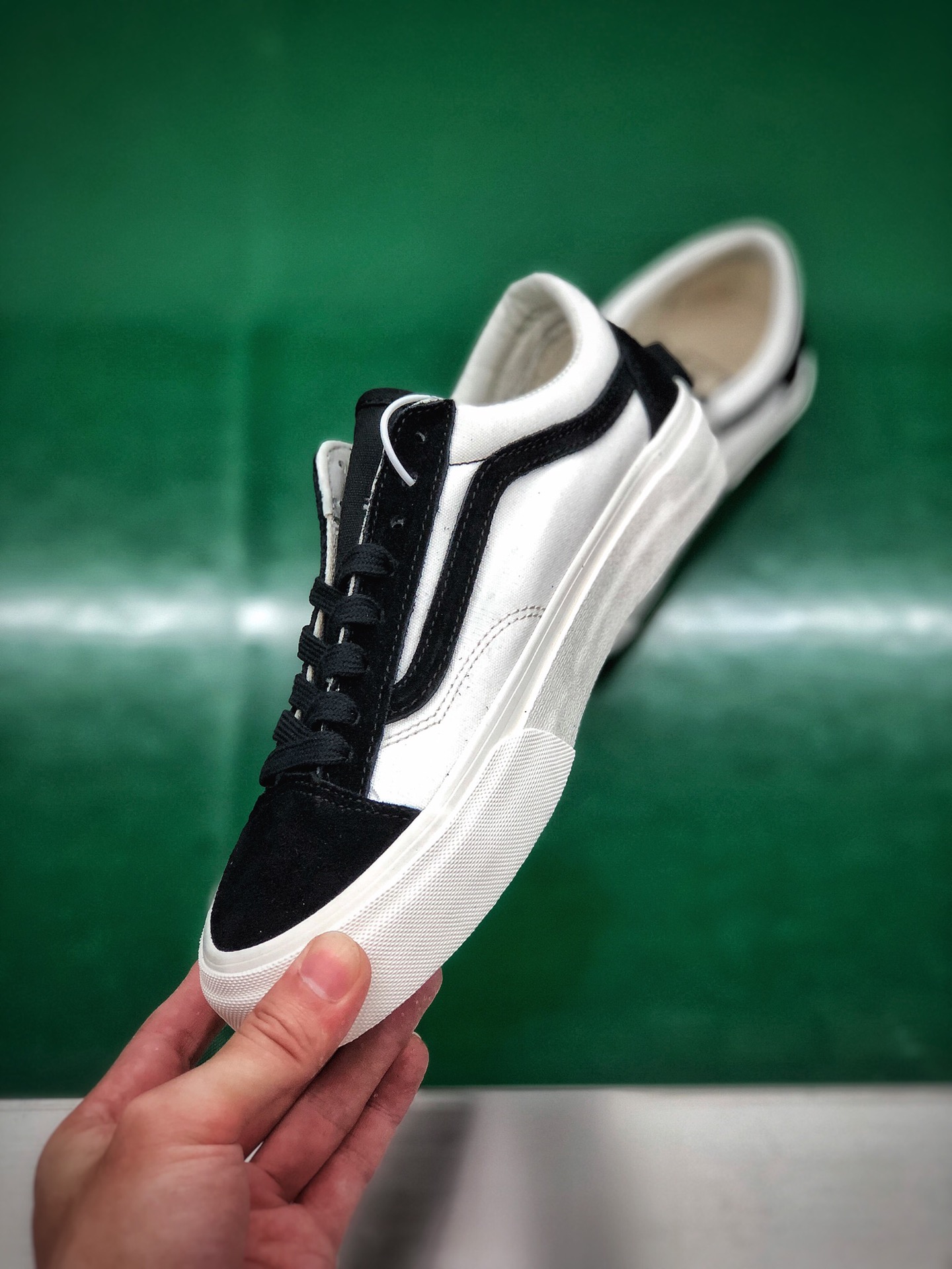 150  新款出货：Vans Style 36鞋带同色系列情侣板鞋 红白、黑白VN0A3DZ3VY1