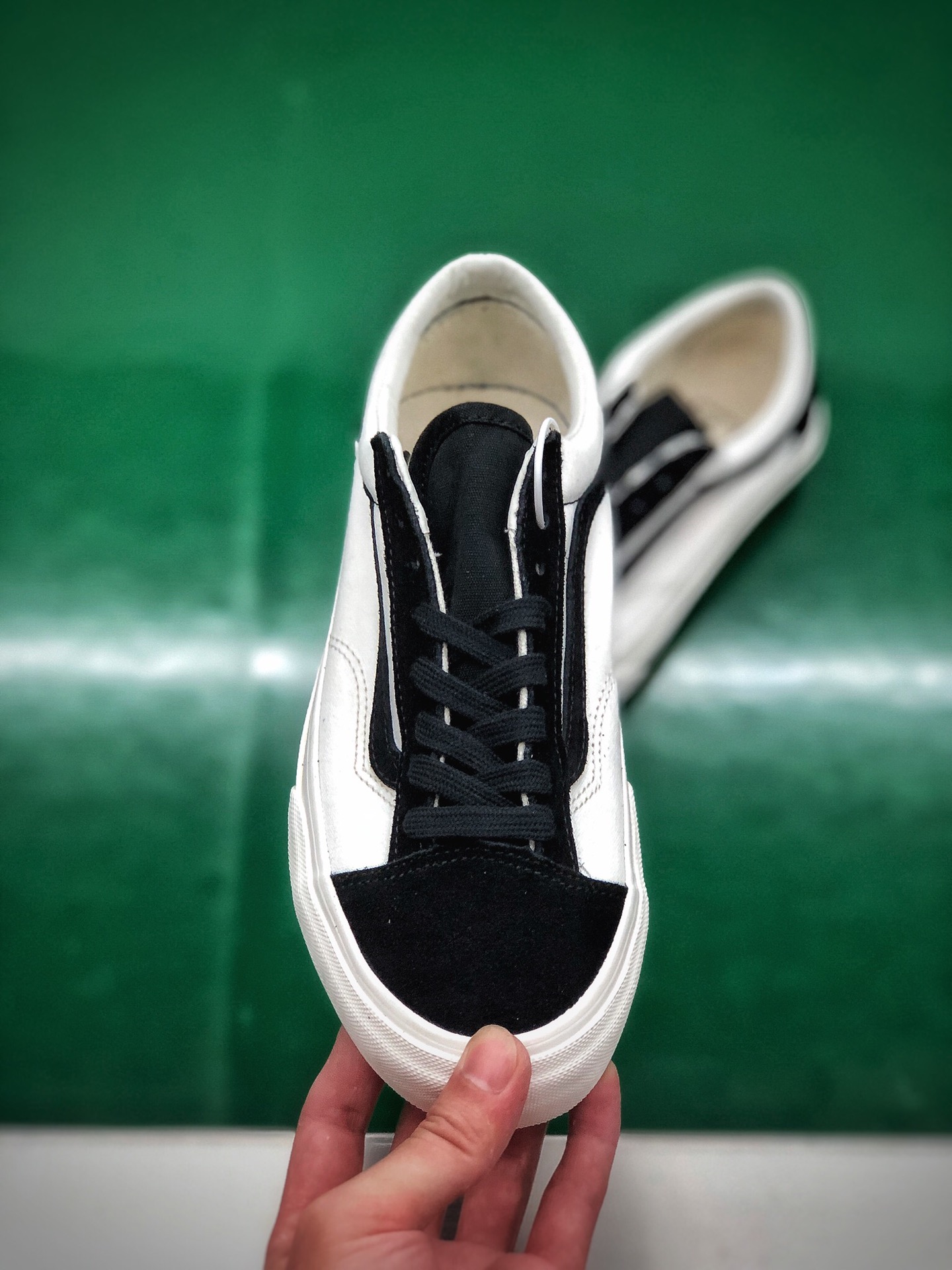 150  新款出货：Vans Style 36鞋带同色系列情侣板鞋 红白、黑白VN0A3DZ3VY1