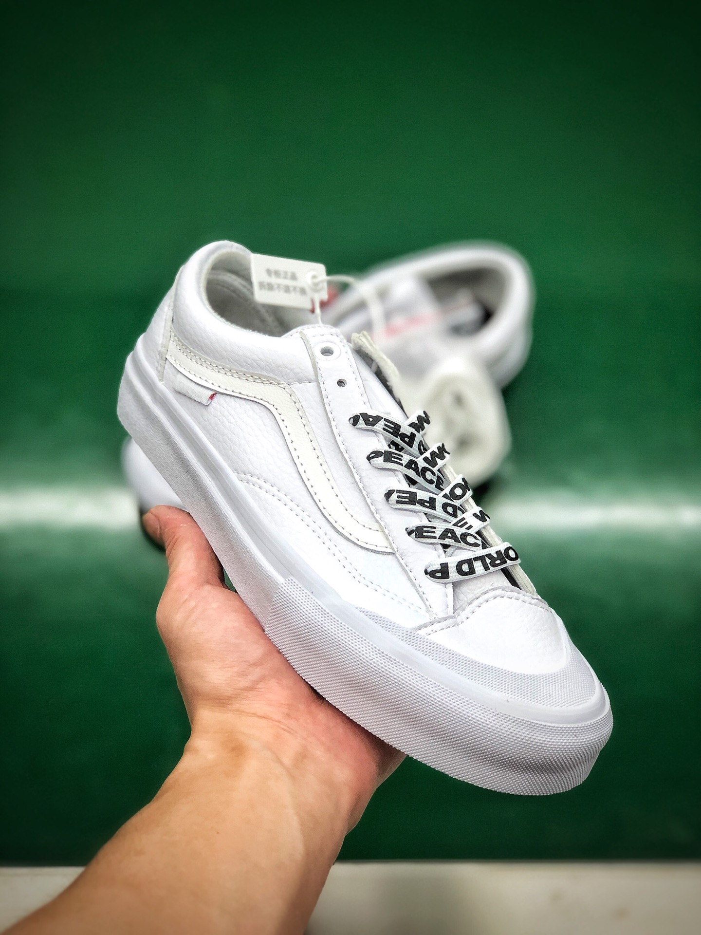 160  开学季包头全皮小白鞋 Vans范斯 职业滑板联名系列Style 36 Pro皮质滑板鞋低帮男女鞋 全新半月包头杀人鲸联名皮面小白鞋 官方货号：VN0A4U3F03S