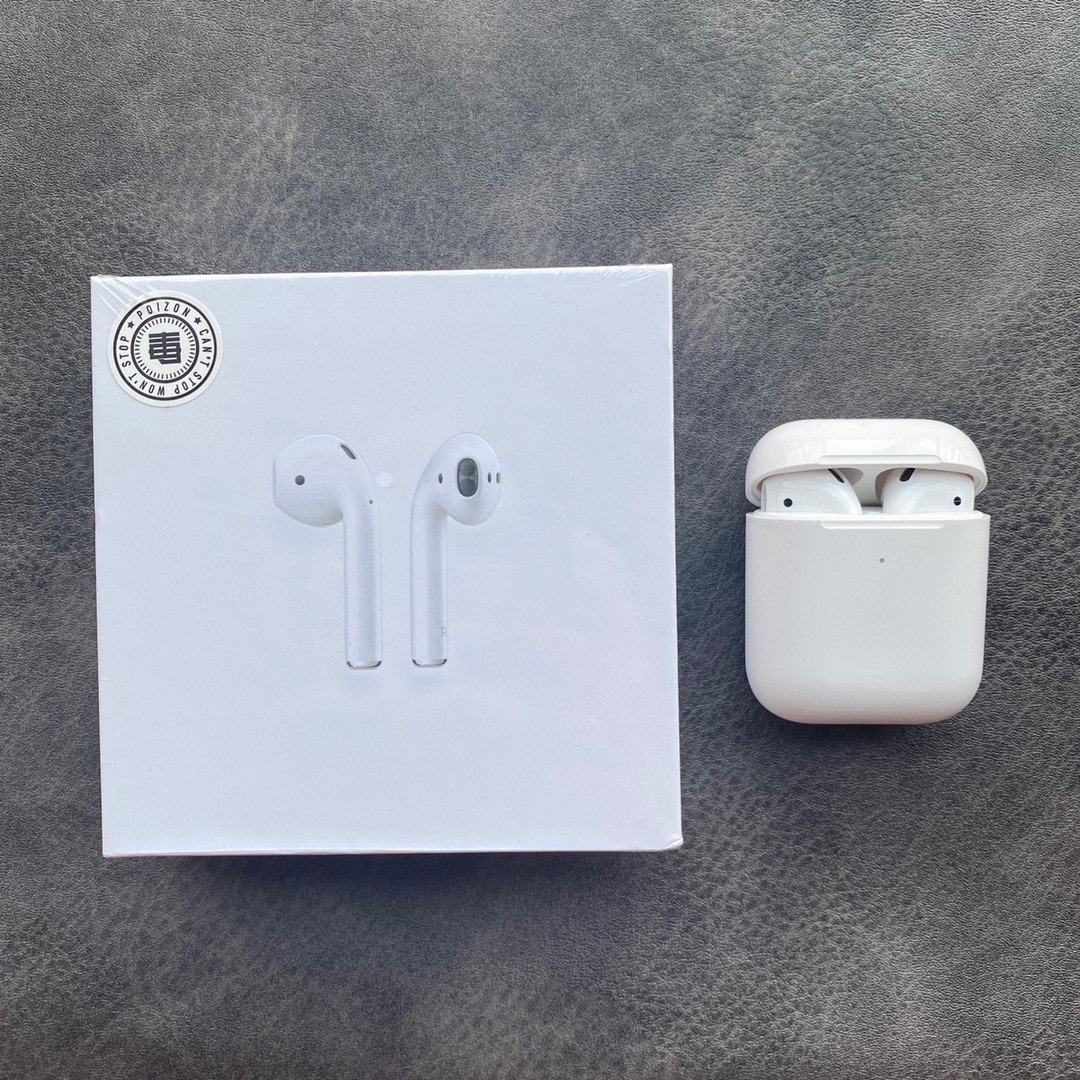 安福自取💰180 放店私聊! 苹果AirPods二代耳机 毒版冲正! 原代工厂外壳材料 手感重量同步正品! 顶级高通3026芯片 市面最好版本 专供冲正! 采用石墨钛1.7喇叭 主打HiFi完美音质 5.0蓝牙解码Aac协议 双耳通话模式! 随意设置改名定位 游戏视频不延迟! 高速弹窗连接 无需手动设置! 耳机充满可使用3-4小时,电池盒待机72小时! 赠送专用无线充电盘 保护壳 毒版纸箱 专柜小票 毒证书等全套配件!