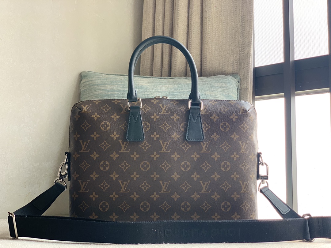 Louis Vuitton Get a batch of top-quality original briefcases with excellent price/performance ratio