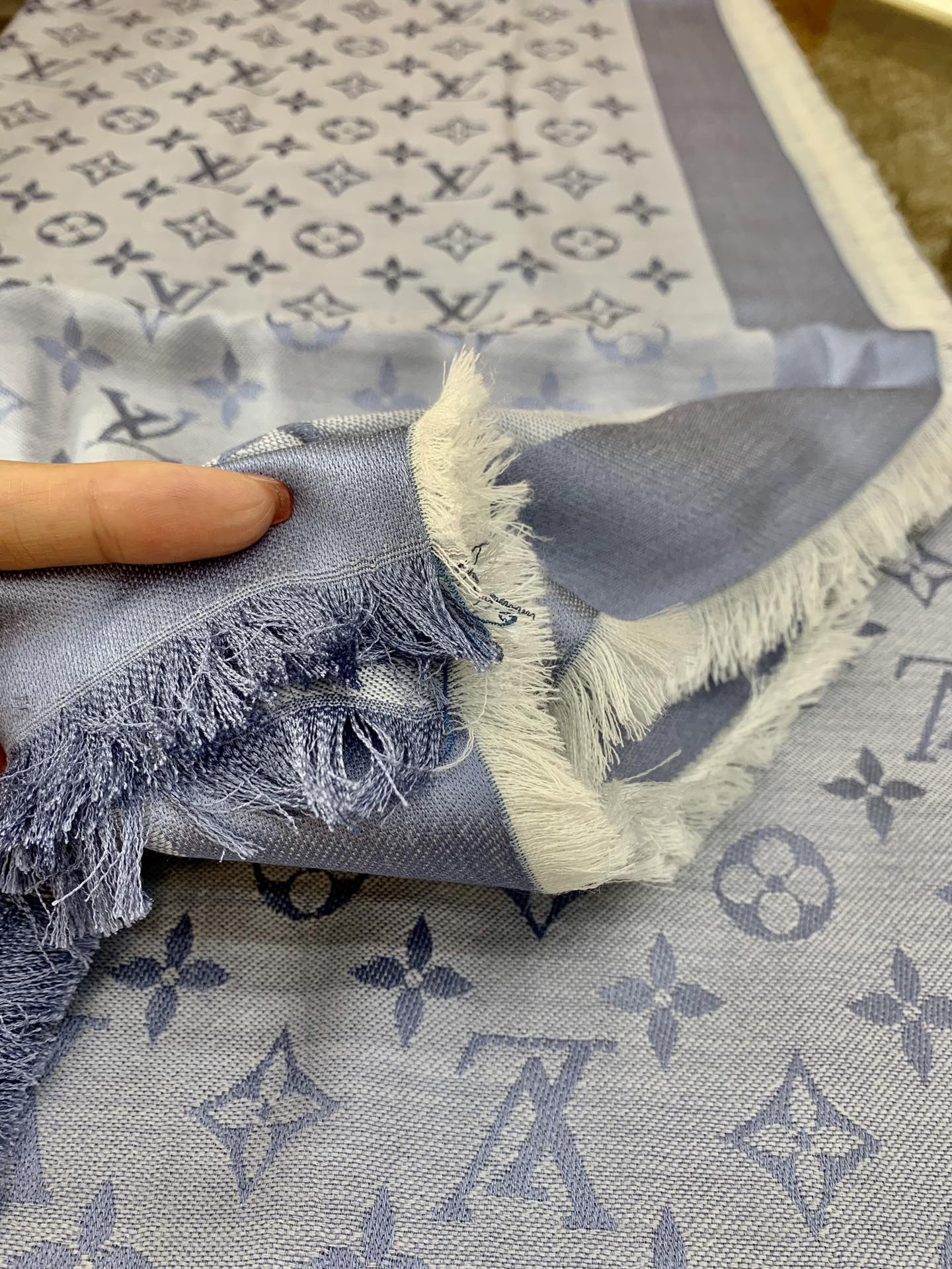 LV路易威登Monogram Denim披肩M71378 M71382 M71330 M71329 M72412 M72046 M72273