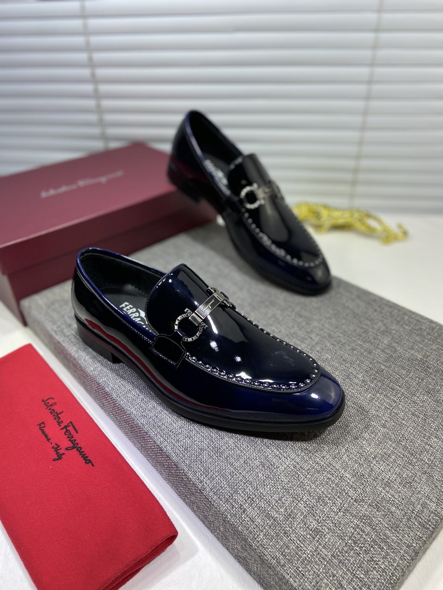 J5  菲拉格慕Ferragamo 水洗牛里原版正装皮鞋🚶🏻专柜同步发售男鞋 此款采用纯手工制作 面料进口原版牛皮➕水洗牛皮内里 原版大底🌀帅气 高大尚🌀