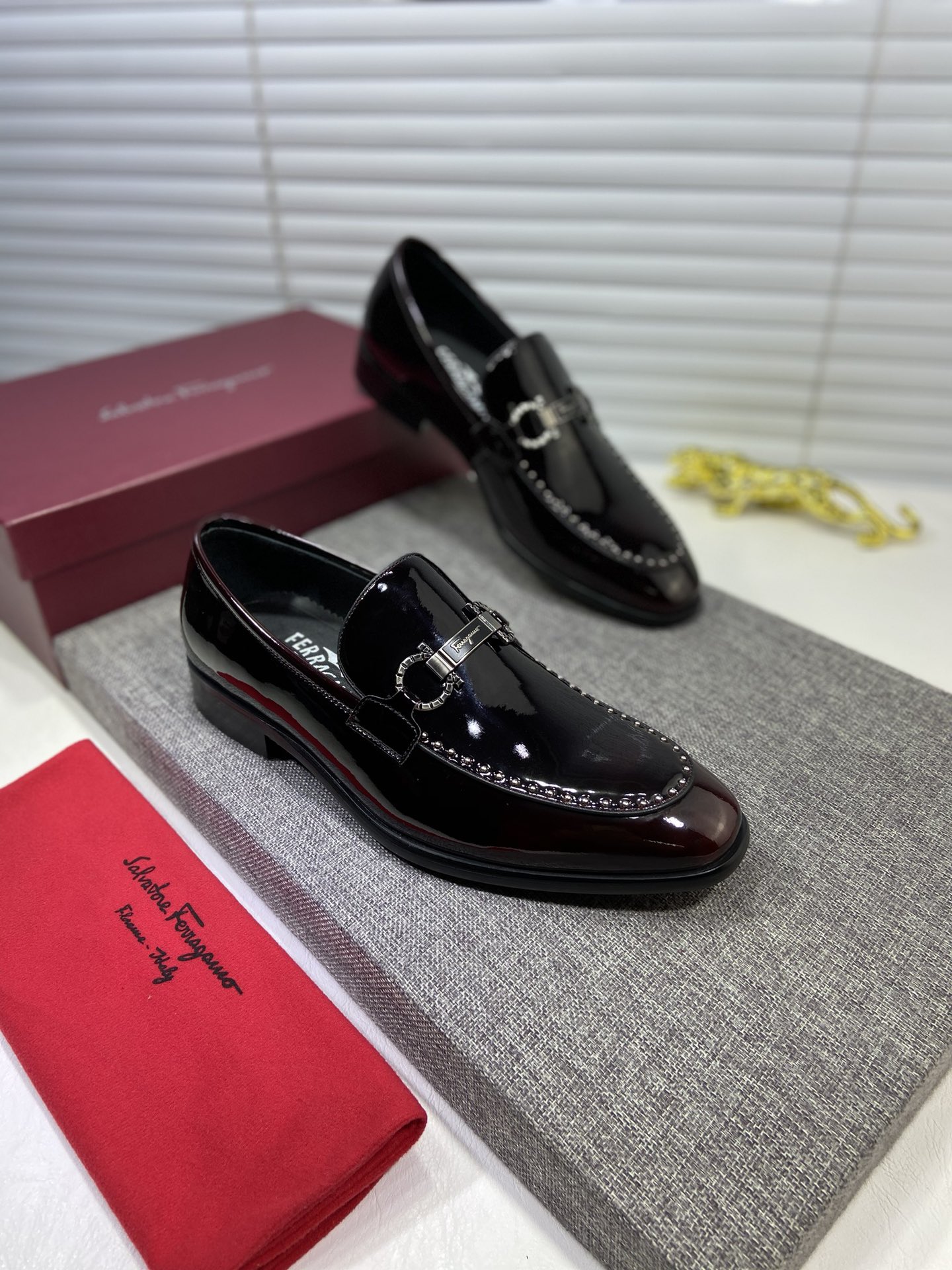 J5  菲拉格慕Ferragamo 水洗牛里原版正装皮鞋🚶🏻专柜同步发售男鞋 此款采用纯手工制作 面料进口原版牛皮➕水洗牛皮内里 原版大底🌀帅气 高大尚🌀