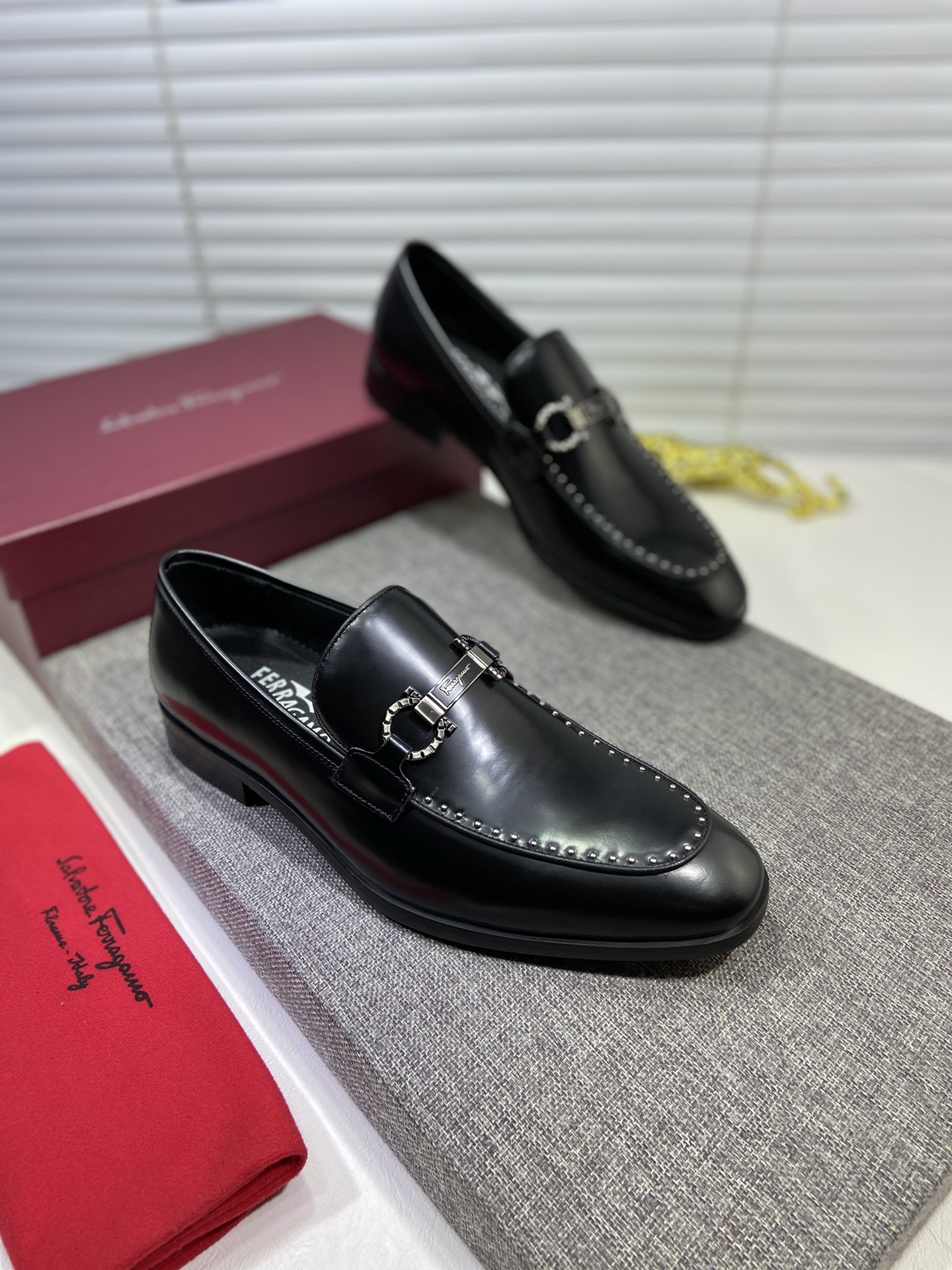 J5  菲拉格慕Ferragamo 水洗牛里原版正装皮鞋🚶🏻专柜同步发售男鞋 此款采用纯手工制作 面料进口原版牛皮➕水洗牛皮内里 原版大底🌀帅气 高大尚🌀