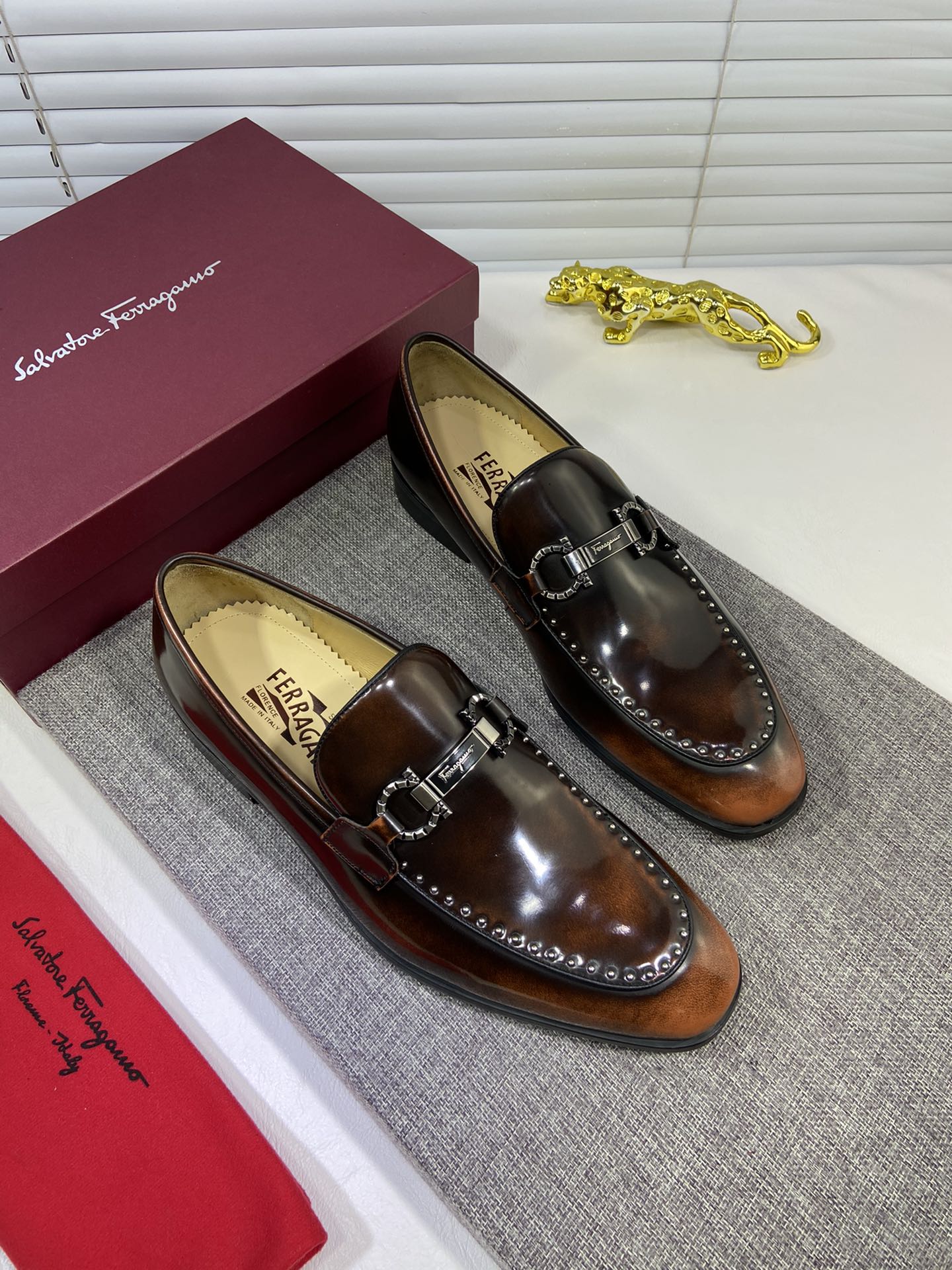 J5  菲拉格慕Ferragamo 水洗牛里原版正装皮鞋🚶🏻专柜同步发售男鞋 此款采用纯手工制作 面料进口原版牛皮➕水洗牛皮内里 原版大底🌀帅气 高大尚🌀