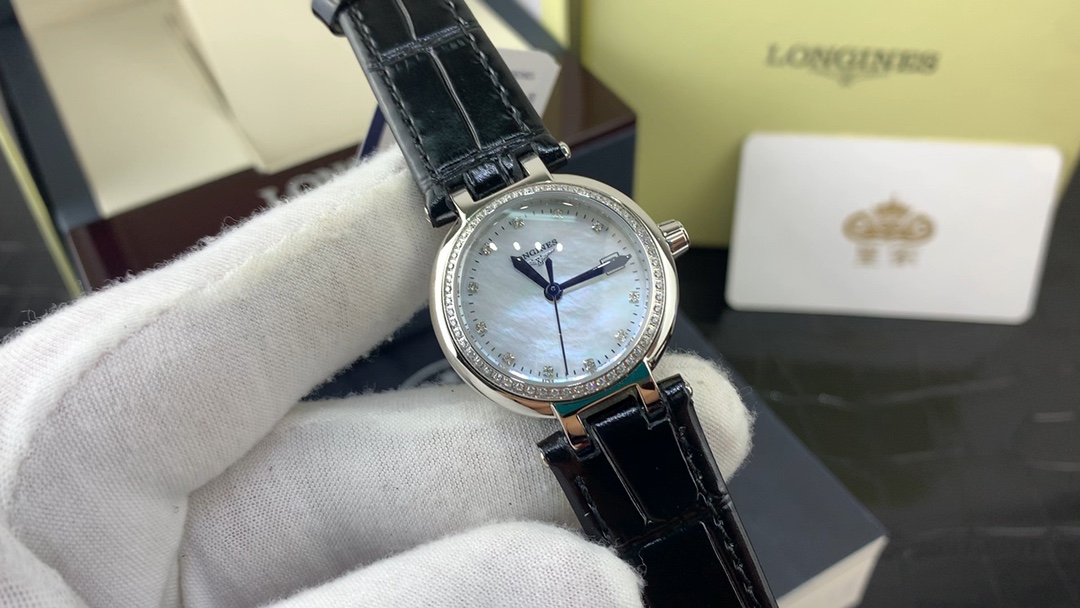 Longines 皇家 浪琴心月系列皮带款女表视频欣赏