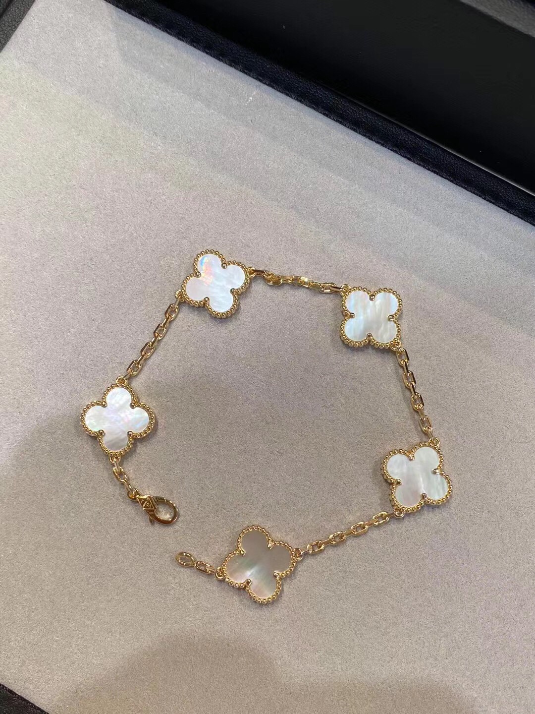 NO:103908,Recommended products from the five flowers series, Colorful stone four-leaf clover bracelet earrings, necklace series, sterling silver, diamond style, butterfly style, really super beautiful, Vca bracelet, necklace, bracelet, pure silver19860909五花系列好物推荐 彩石四叶草手链耳钉项链系列 纯银材质 间钻款 蝴蝶款 真的超级好看,Vca手链,necklace,bracelet,pure silver,Jewelry
