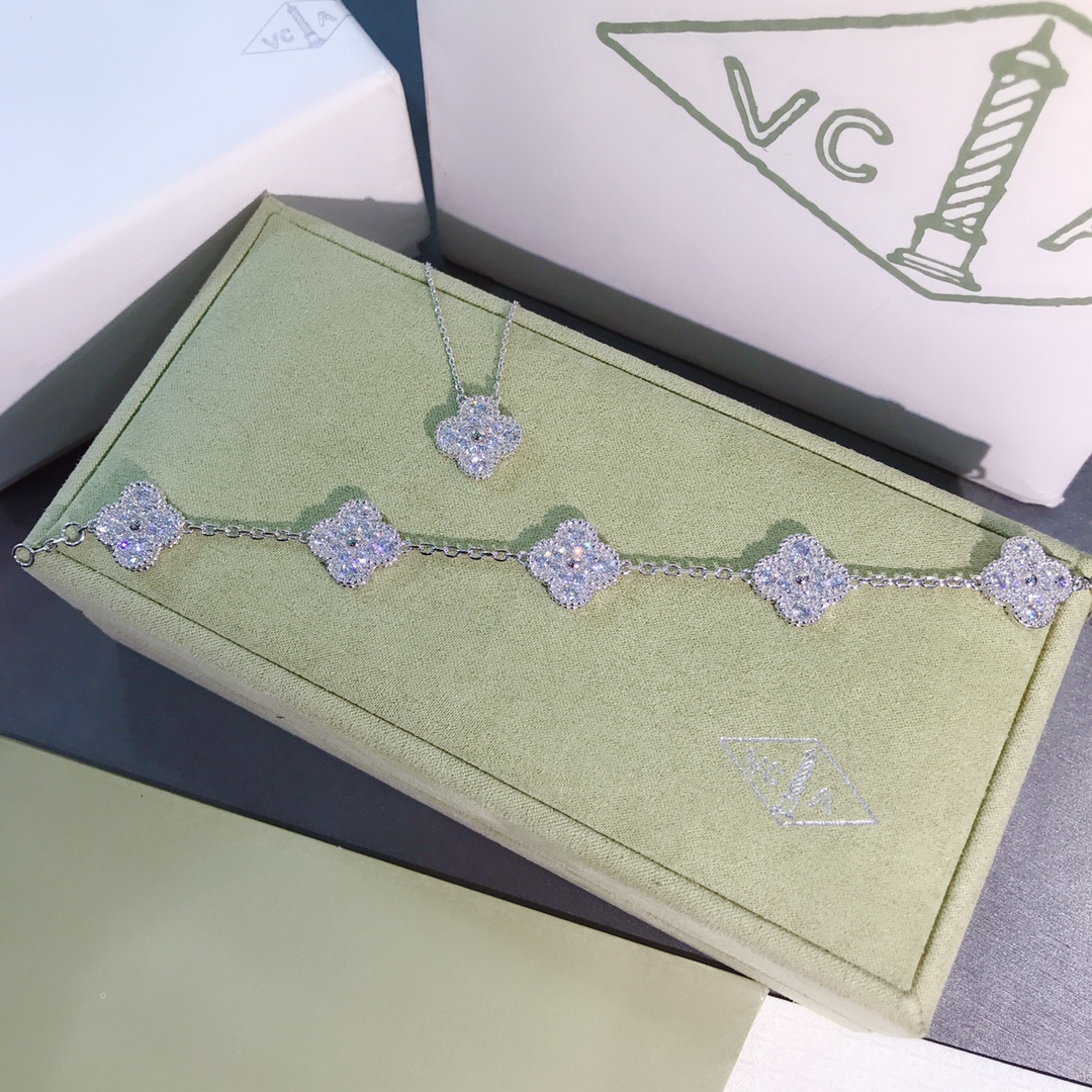 NO:102639,P98 necklace bracelet Van Cleef & Arpels full diamond five-flower four-leaf clover set shiny, Vca bracelet Vac necklace, van clue, necklace, bracelet19860909P98项链手链梵克雅宝 满钻五花四叶草套装 闪闪亮亮,Vca手链Vac项链,van cleef,necklace,bracelet,Jewelry