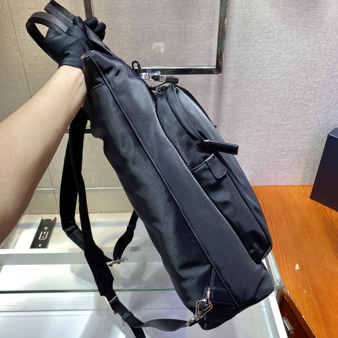 PRADA普拉达双肩背包/购物袋2VG053