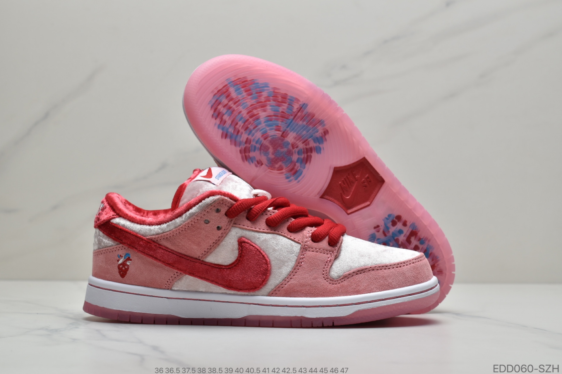 340 StrangeLove x Nike SB Dunk Low”Valentine's Day”扣篮系列低帮经典百搭休闲运动板鞋“情人节白粉丝绒”CT2552-800