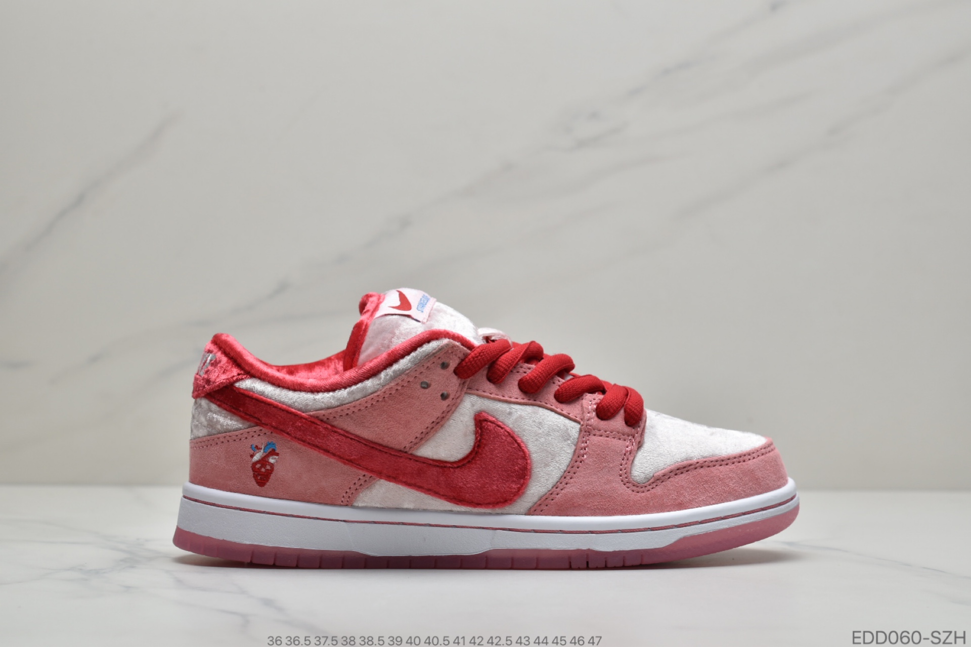 340 StrangeLove x Nike SB Dunk Low”Valentine's Day”扣篮系列低帮经典百搭休闲运动板鞋“情人节白粉丝绒”CT2552-800
