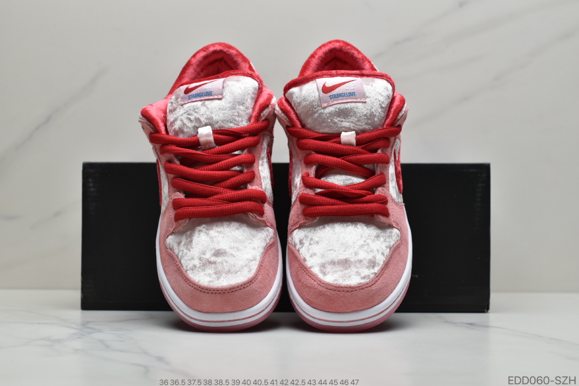 340 StrangeLove x Nike SB Dunk Low”Valentine's Day”扣篮系列低帮经典百搭休闲运动板鞋“情人节白粉丝绒”CT2552-800