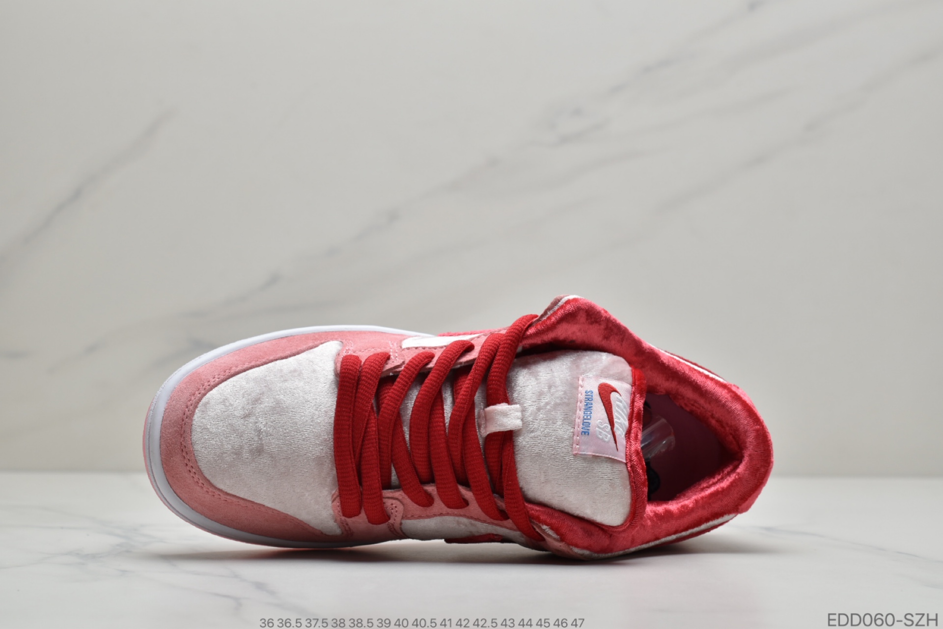 340 StrangeLove x Nike SB Dunk Low”Valentine's Day”扣篮系列低帮经典百搭休闲运动板鞋“情人节白粉丝绒”CT2552-800