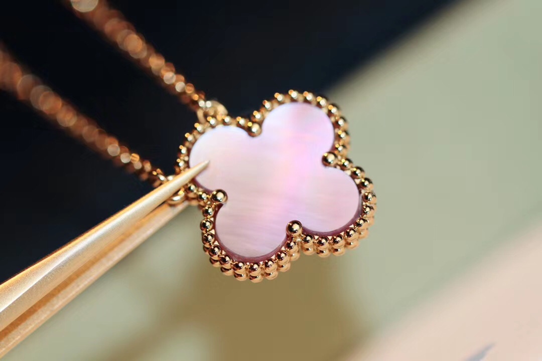 Van Cleef & Arpels vca新款四叶草粉贝项链 市场高级版‼ ‼ 1:1版本高端定制925纯银 vca梵克雅宝 限量款v 四叶草 叶子 限量款 超适合 去旅游 绝对 款