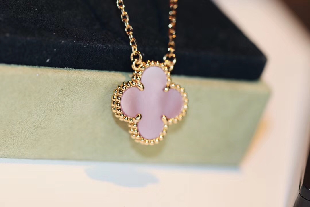 Van Cleef & Arpels vca新款四叶草粉贝项链 市场高级版‼ ‼ 1:1版本高端定制925纯银 vca梵克雅宝 限量款v 四叶草 叶子 限量款 超适合 去旅游 绝对 款