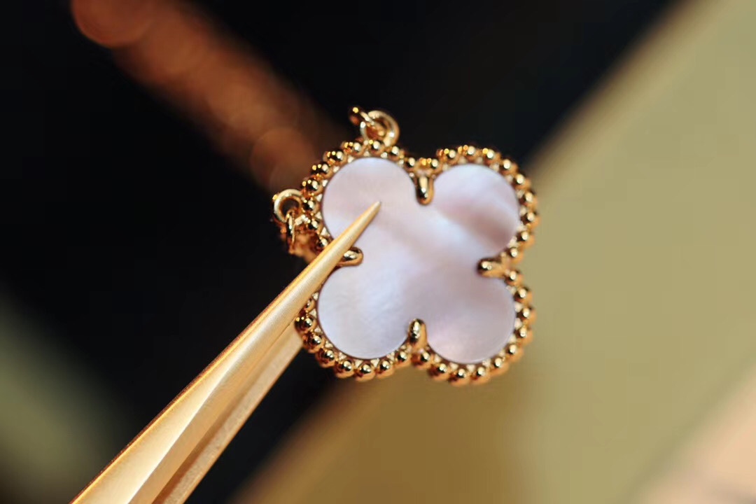 Van Cleef & Arpels vca新款四叶草粉贝项链 市场高级版‼ ‼ 1:1版本高端定制925纯银 vca梵克雅宝 限量款v 四叶草 叶子 限量款 超适合 去旅游 绝对 款