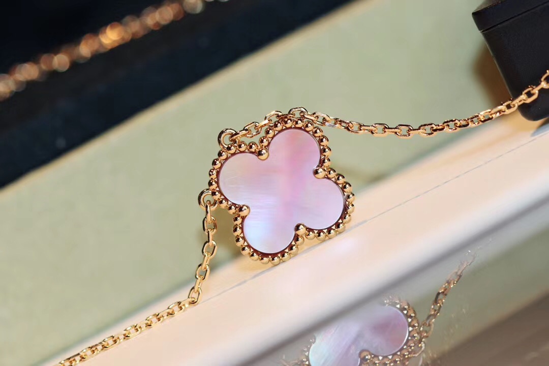 Van Cleef & Arpels vca新款四叶草粉贝项链 市场高级版‼ ‼ 1:1版本高端定制925纯银 vca梵克雅宝 限量款v 四叶草 叶子 限量款 超适合 去旅游 绝对 款
