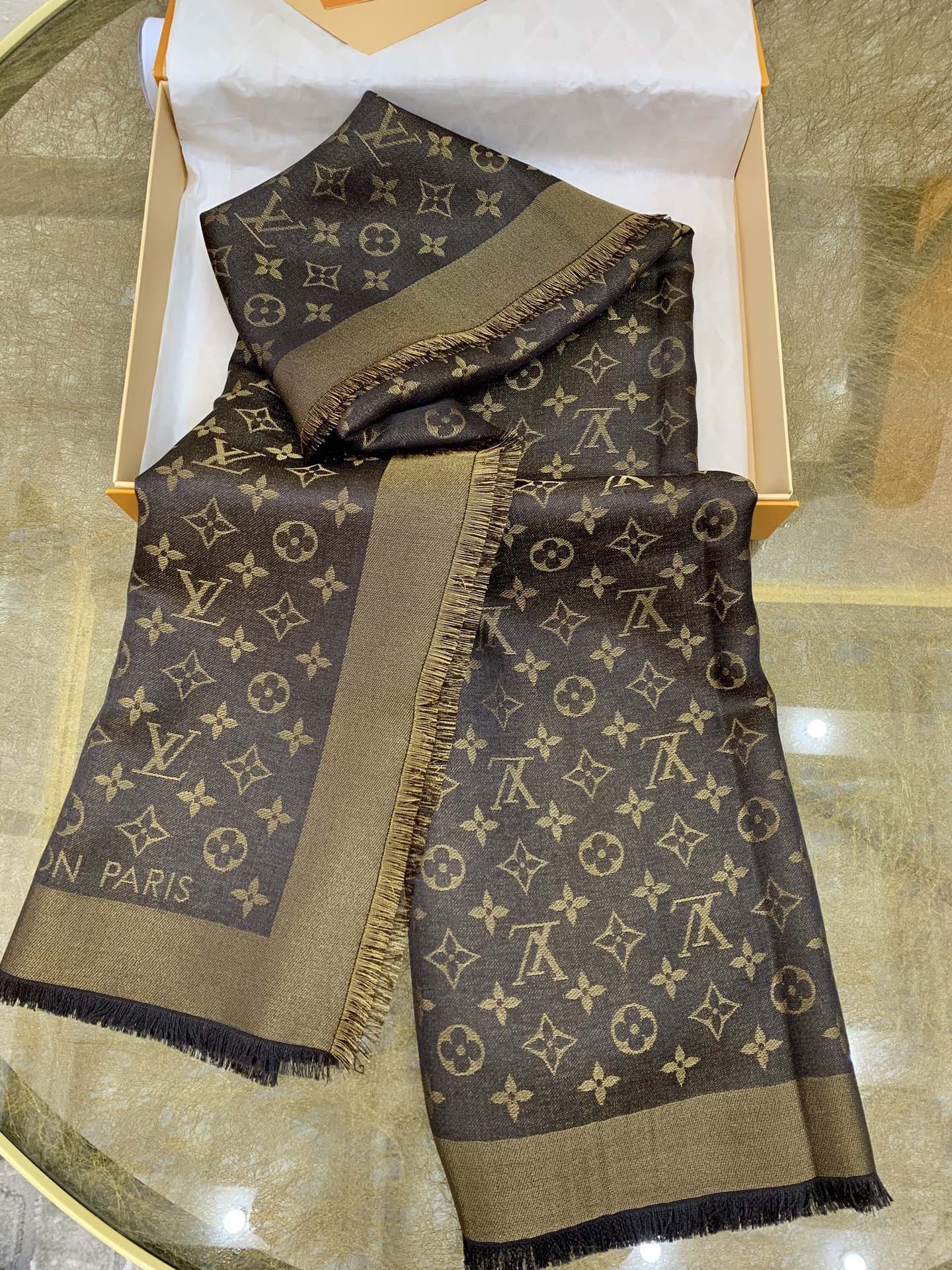 LV路易威登Shine Monogram 染色纱线金属丝混纺披肩M75122 M70805 M75120 M75121 M75123