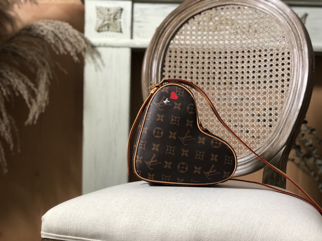 Louis Vuitton LV Boite Chapeau Top
 Handbags Crossbody & Shoulder Bags Women Monogram Canvas M45419