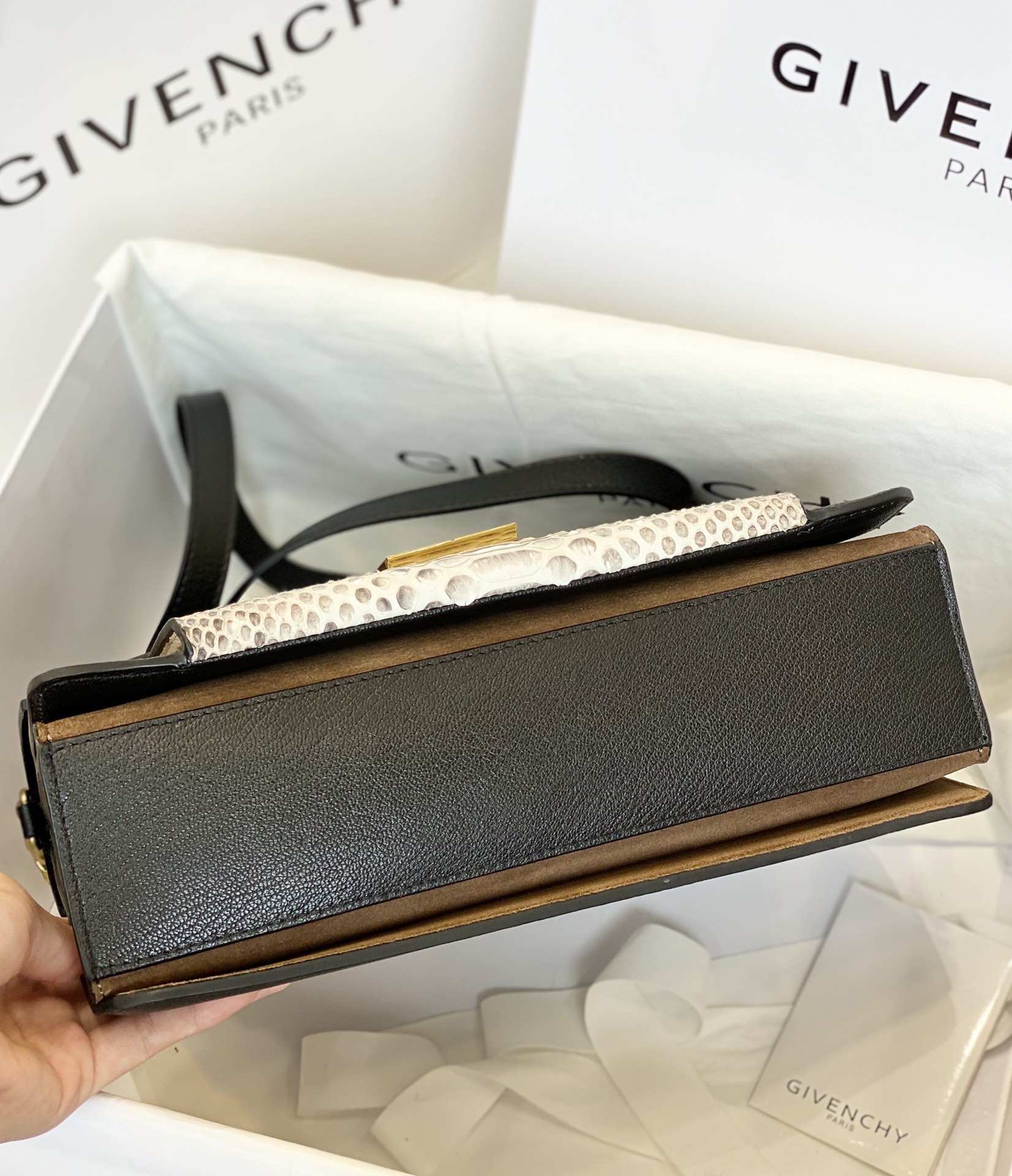 纪梵希GV3稀有动物皮拼中号size:28.5x18x8cmGivenchyBag法国代购级别巴黎走秀新