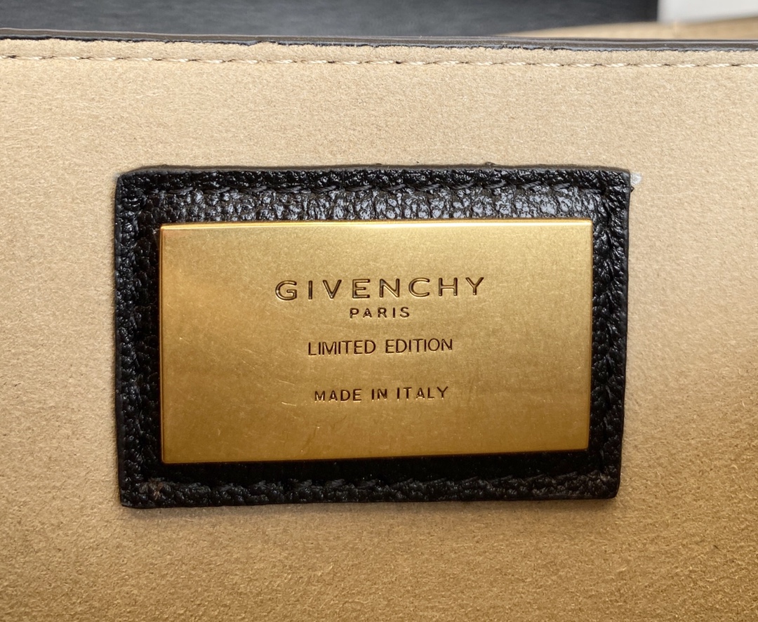 纪梵希GV3稀有动物皮拼中号size:28.5x18x8cmGivenchyBag法国代购级别巴黎走秀新