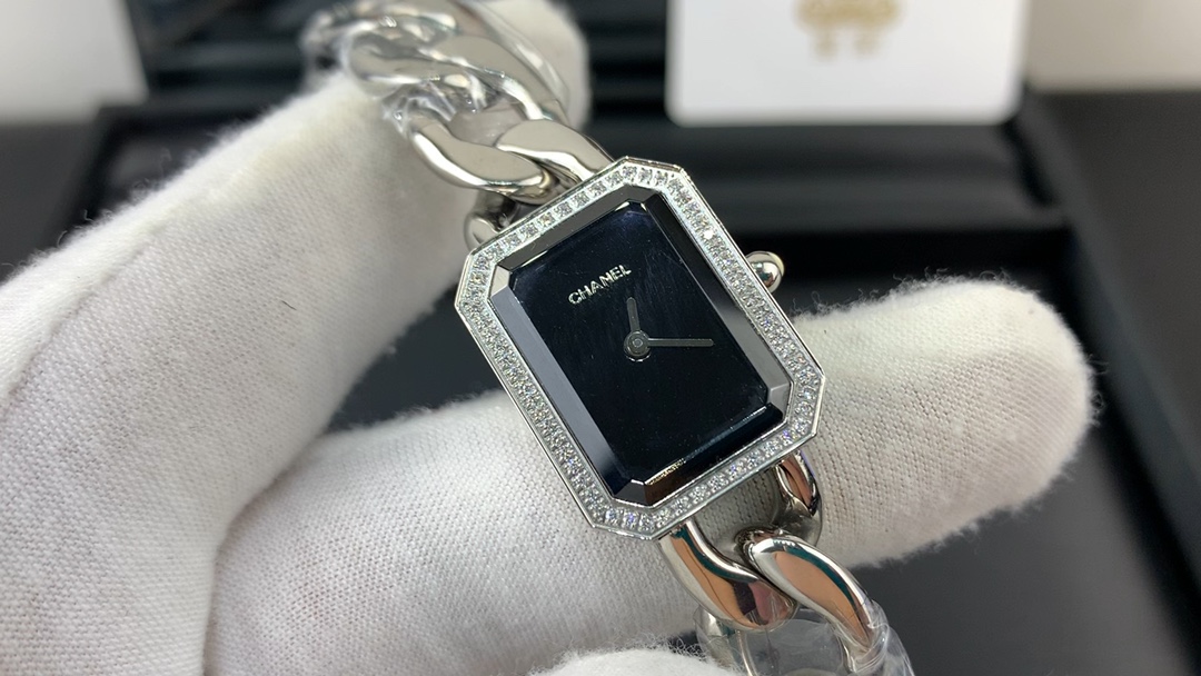 Chanel 皇家 香奈儿手链系列镶钻女表视频欣赏