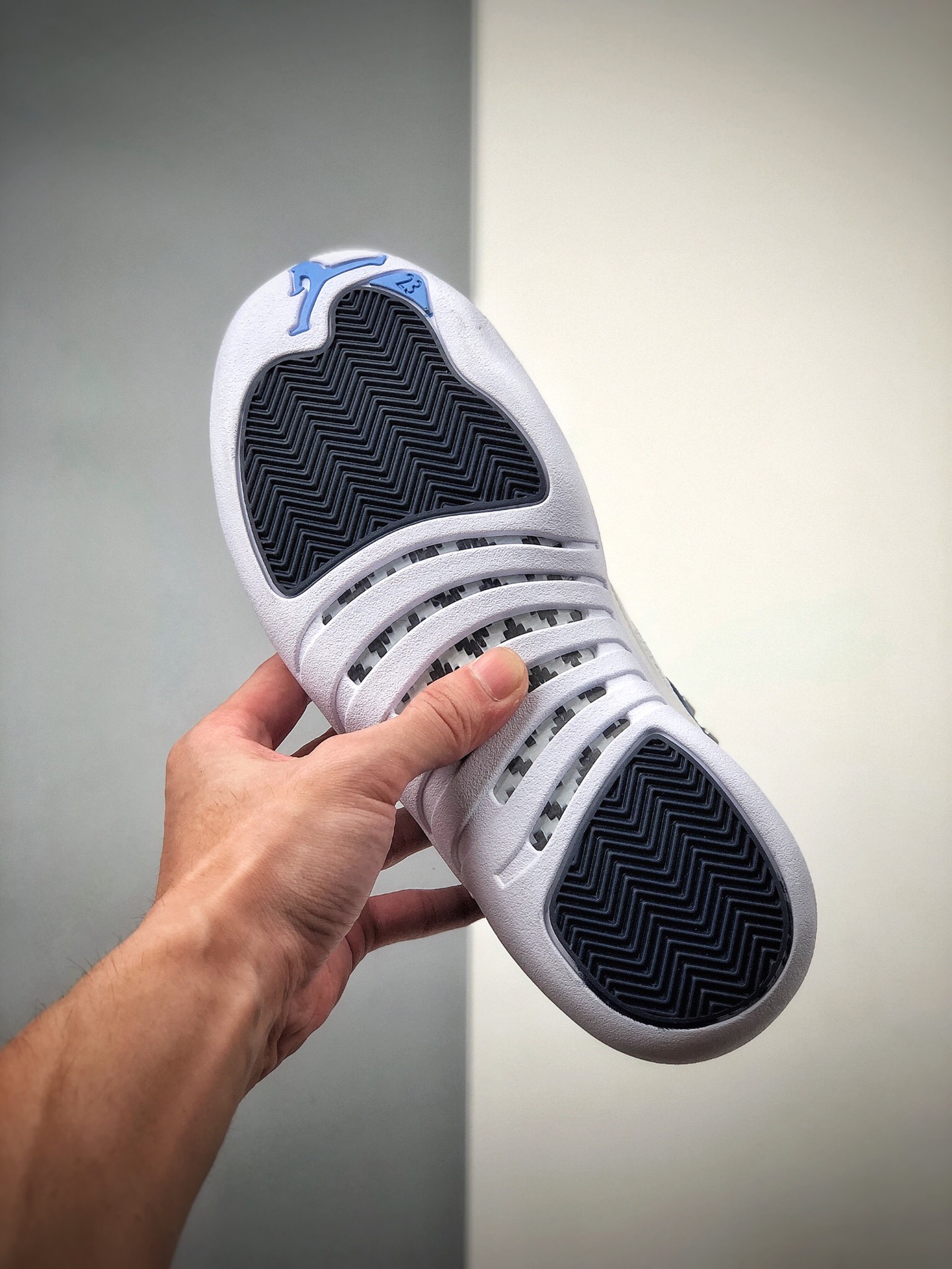 480 降价原550 Air Jordan 12 黑黄白兰 进口碳版 极限提升拉力 后尾23数字专属标识