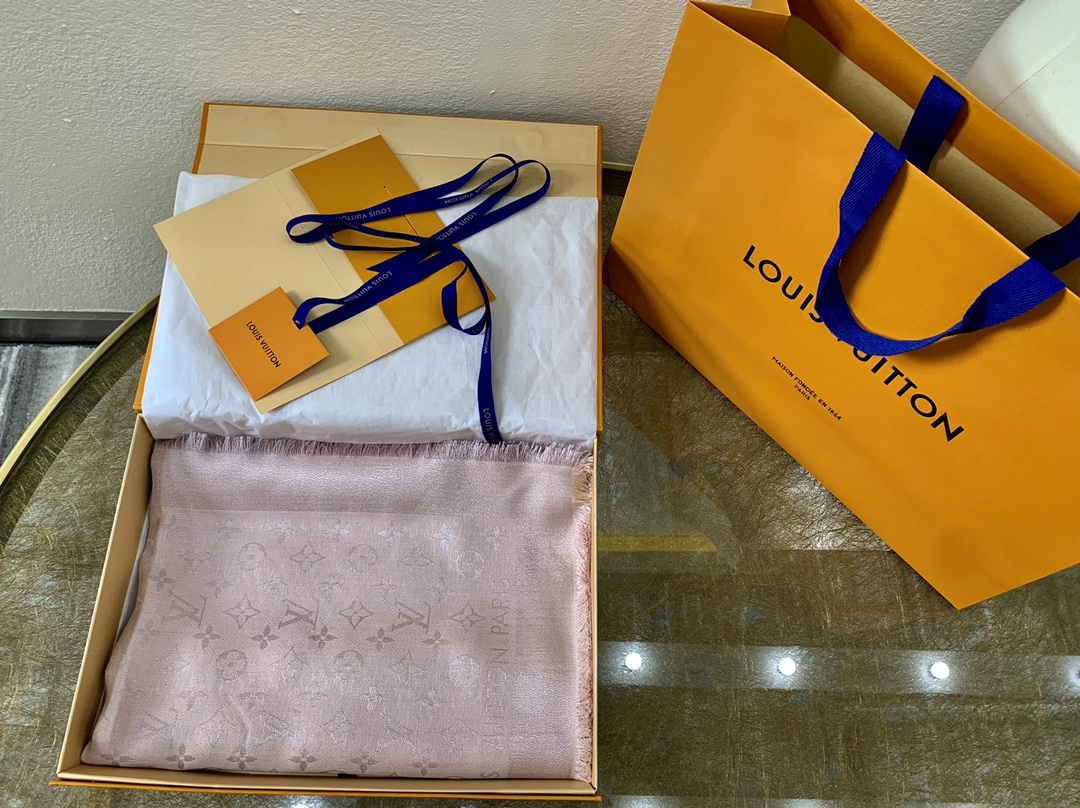 LV路易威登Shine Monogram 染色纱线金属丝混纺披肩M75122 M70805 M75120 M75121 M75123