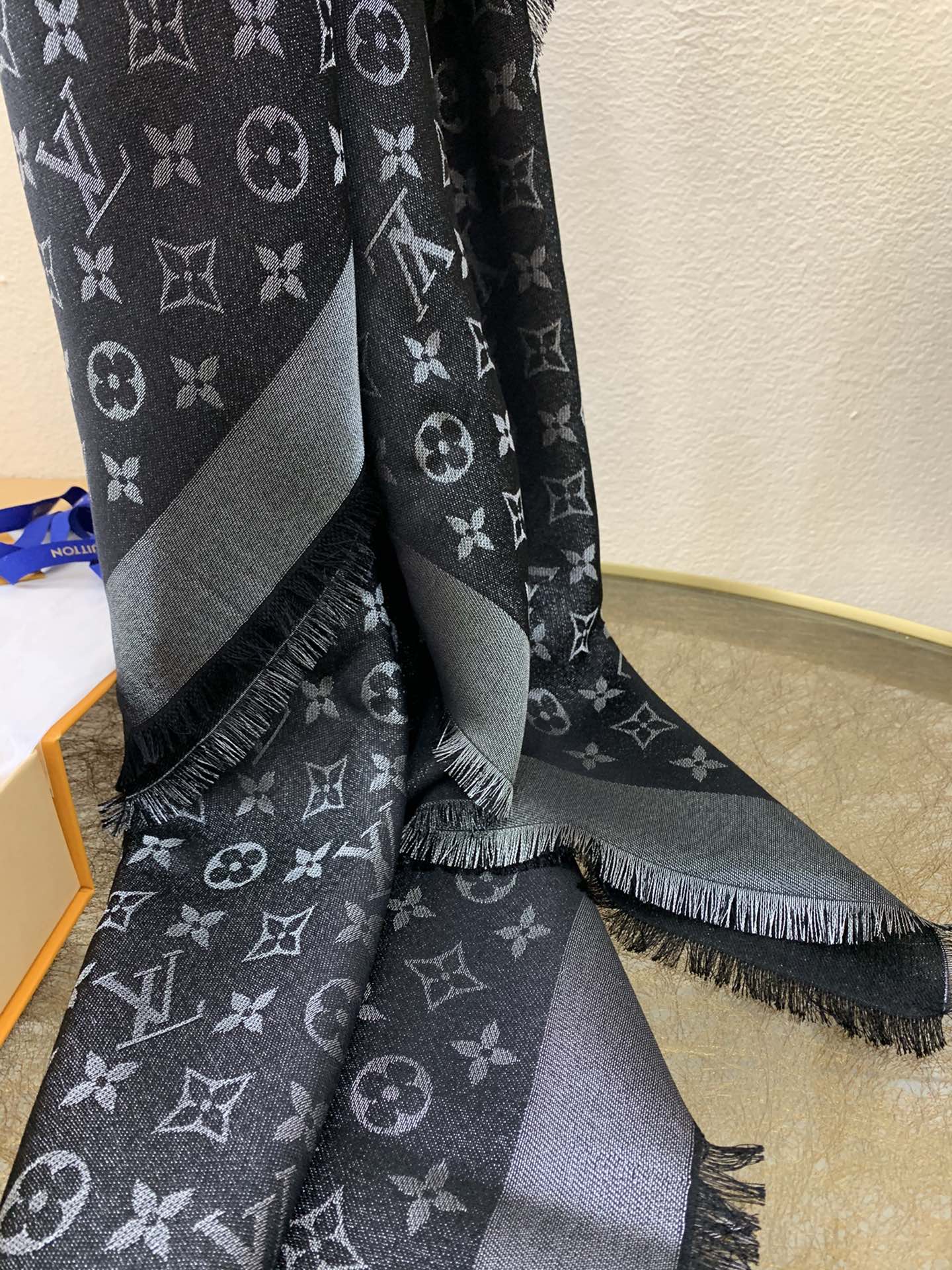 LV路易威登Shine Monogram 染色纱线金属丝混纺披肩M75122 M70805 M75120 M75121 M75123