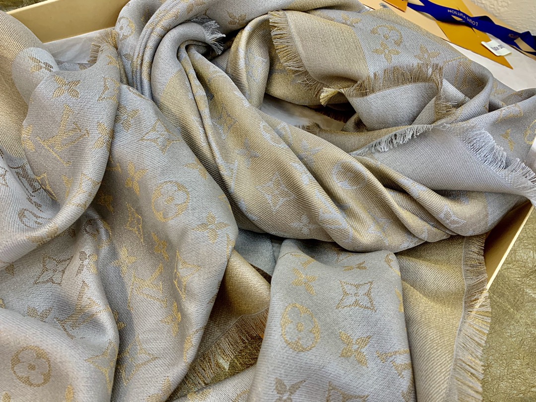 LV路易威登Shine Monogram 染色纱线金属丝混纺披肩M75122 M70805 M75120 M75121 M75123