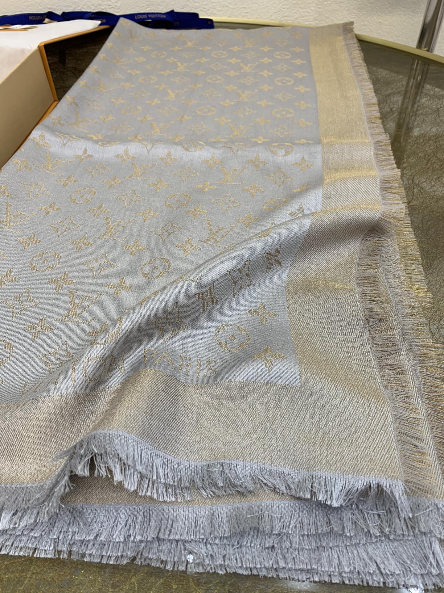 LV路易威登Shine Monogram 染色纱线金属丝混纺披肩M75122 M70805 M75120 M75121 M75123