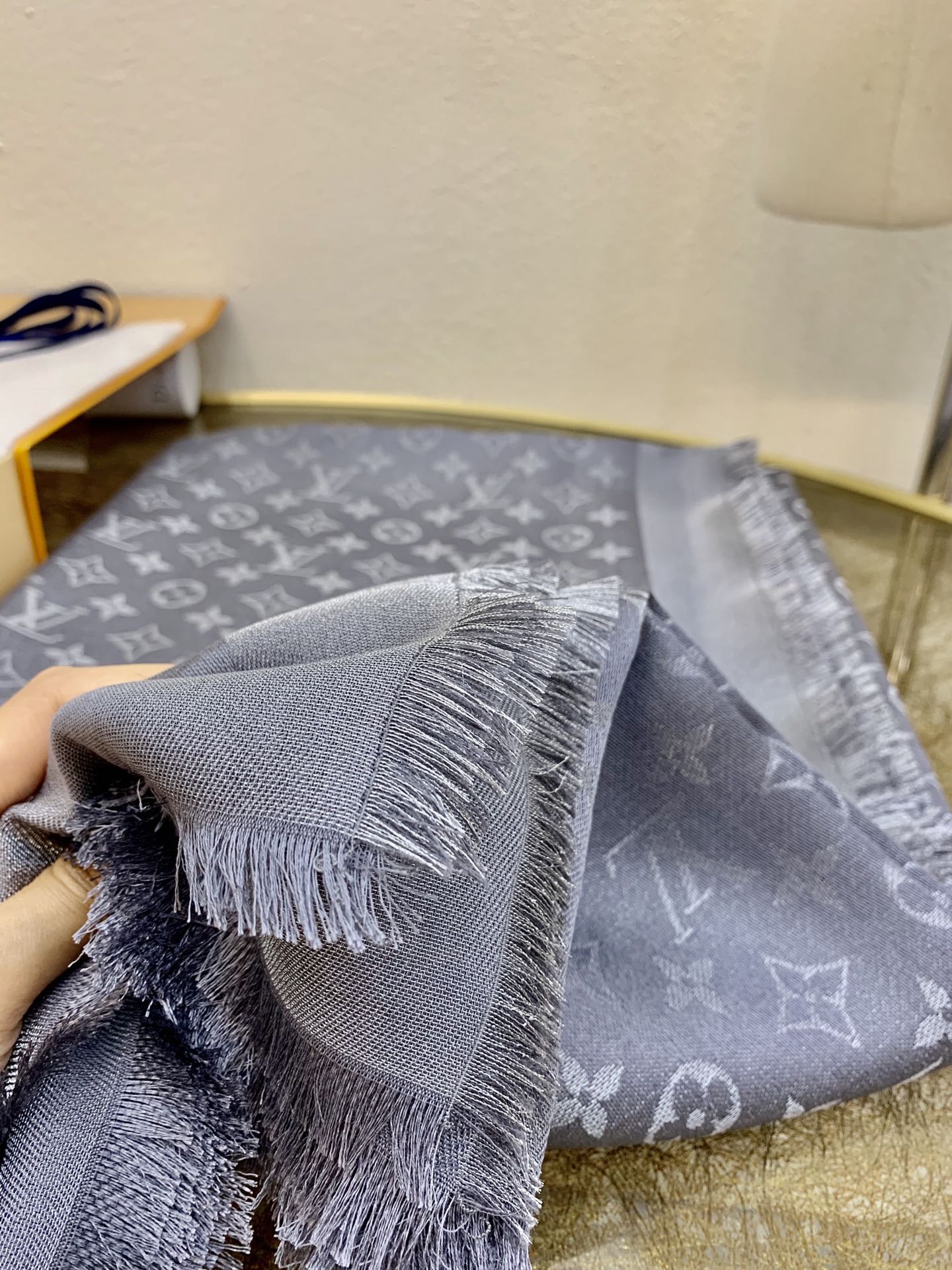 LV路易威登Shine Monogram 染色纱线金属丝混纺披肩M75122 M70805 M75120 M75121 M75123