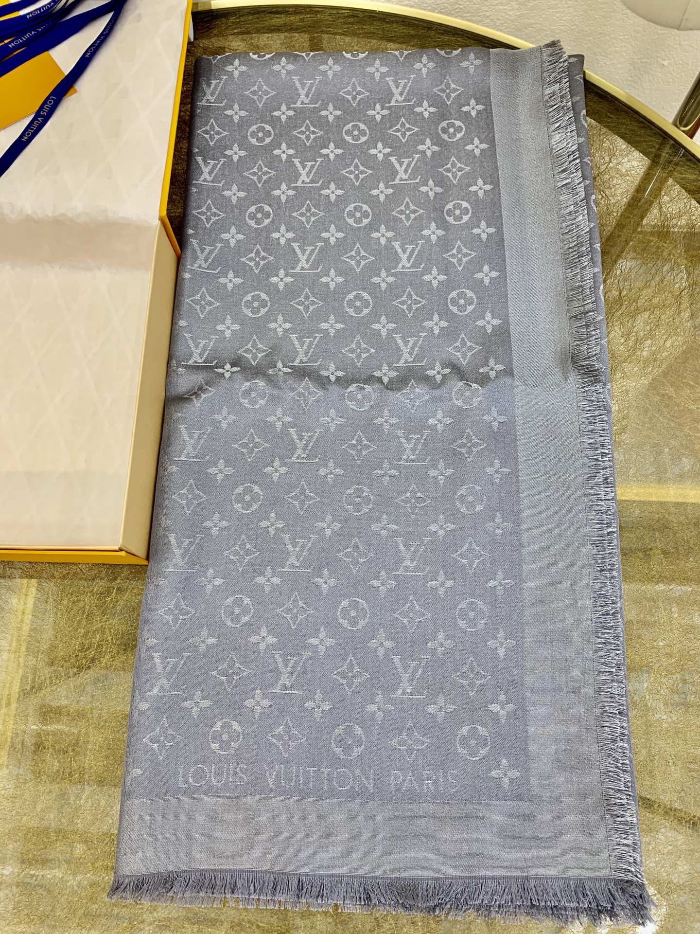 LV路易威登Shine Monogram 染色纱线金属丝混纺披肩M75122 M70805 M75120 M75121 M75123