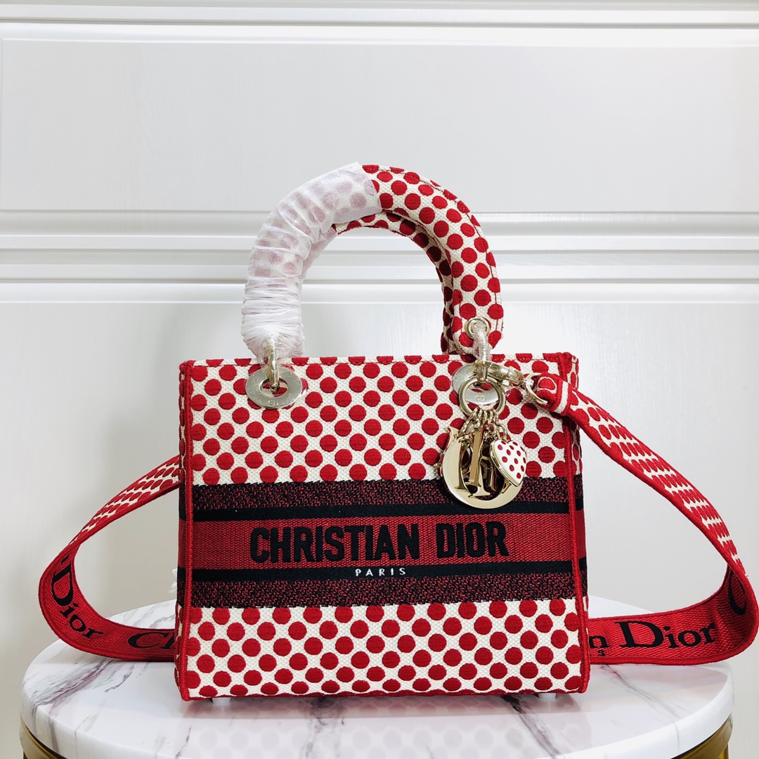 Dior сумка Lady Dior с вышивкой в горошек и широким ремнём