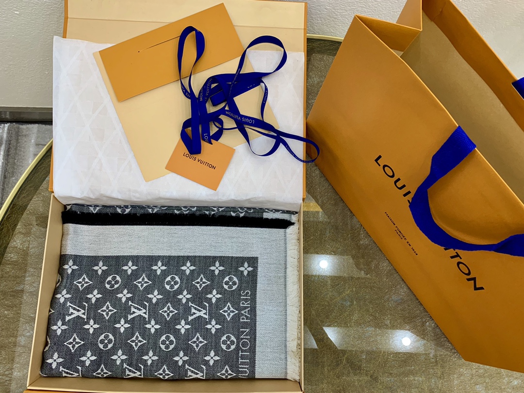 LV路易威登Monogram Denim披肩M71378 M71382 M71330 M71329 M72412 M72046 M72273