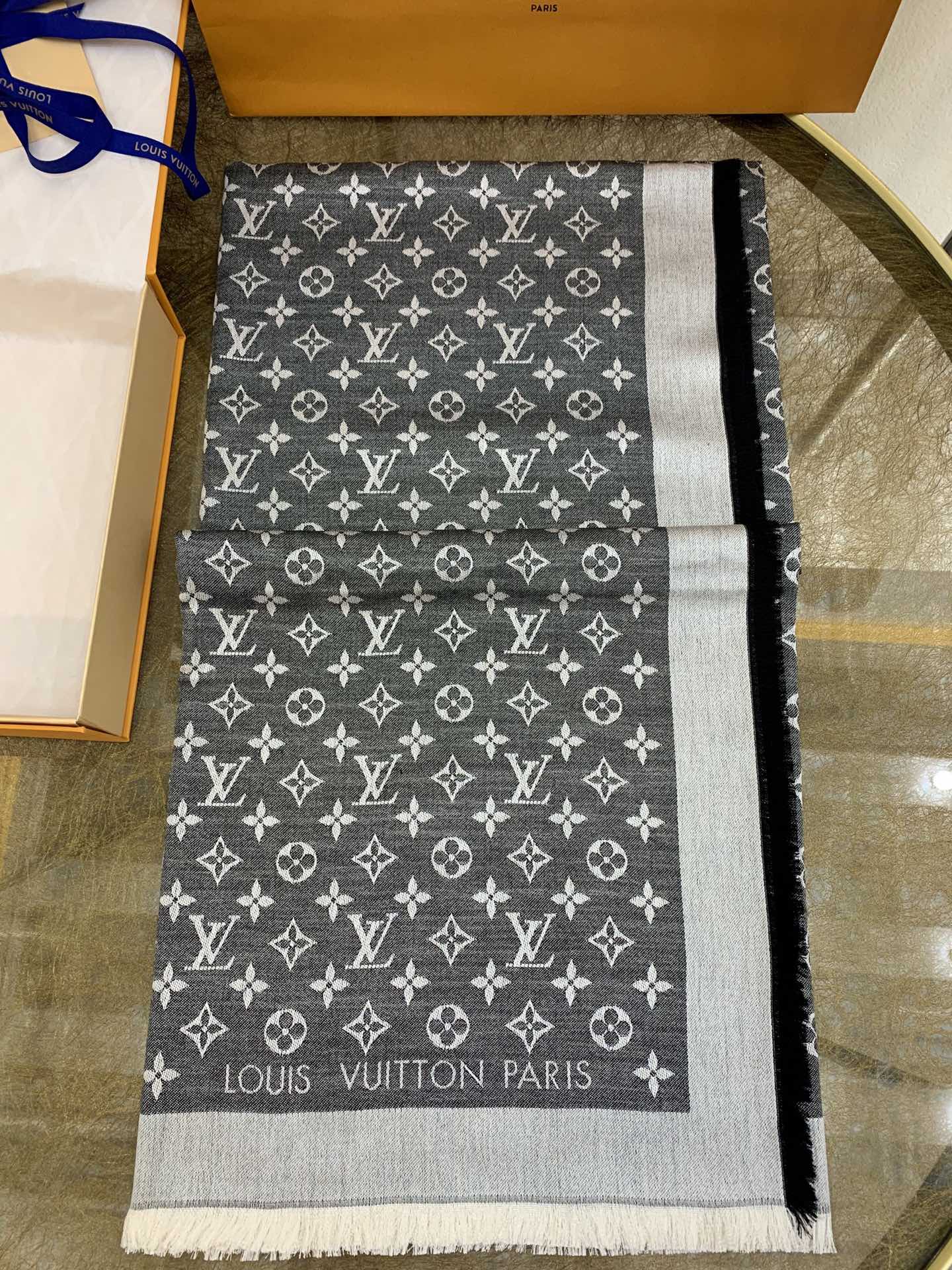 LV路易威登Monogram Denim披肩M71378 M71382 M71330 M71329 M72412 M72046 M72273