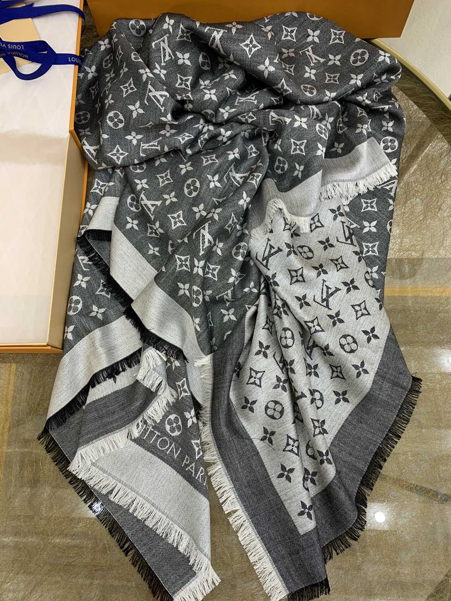 LV路易威登Monogram Denim披肩M71378 M71382 M71330 M71329 M72412 M72046 M72273