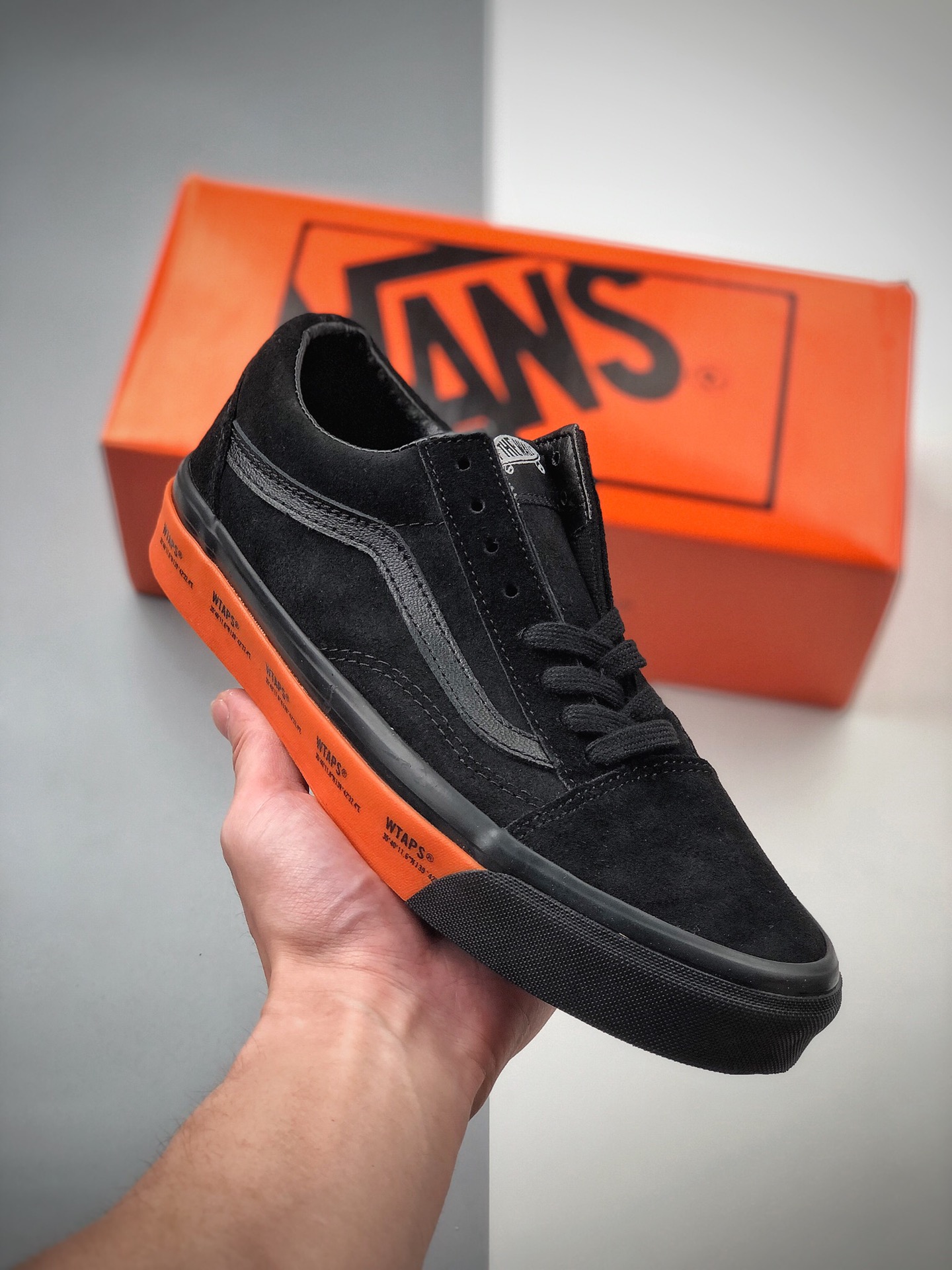 150  Vault by Vans x WTAPS OId Skool联名系列黑橙鞋款回归