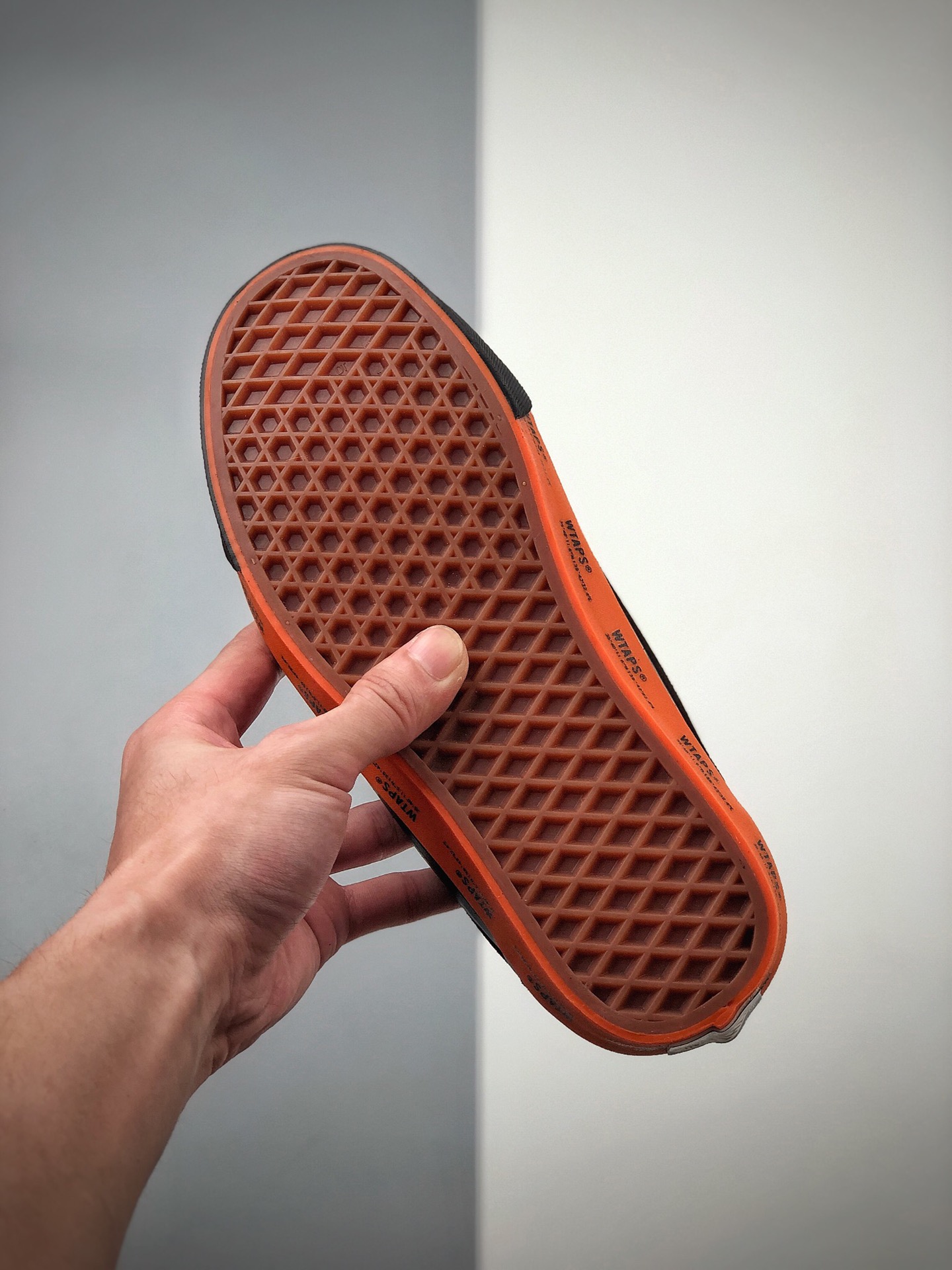 150  Vault by Vans x WTAPS OId Skool联名系列黑橙鞋款回归