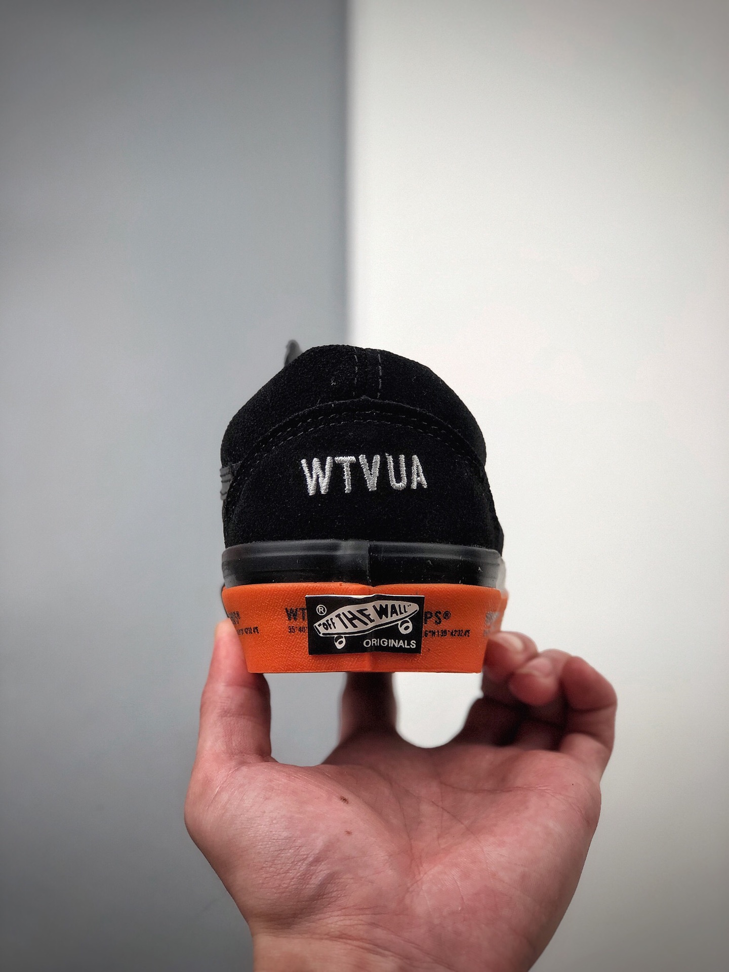 150  Vault by Vans x WTAPS OId Skool联名系列黑橙鞋款回归